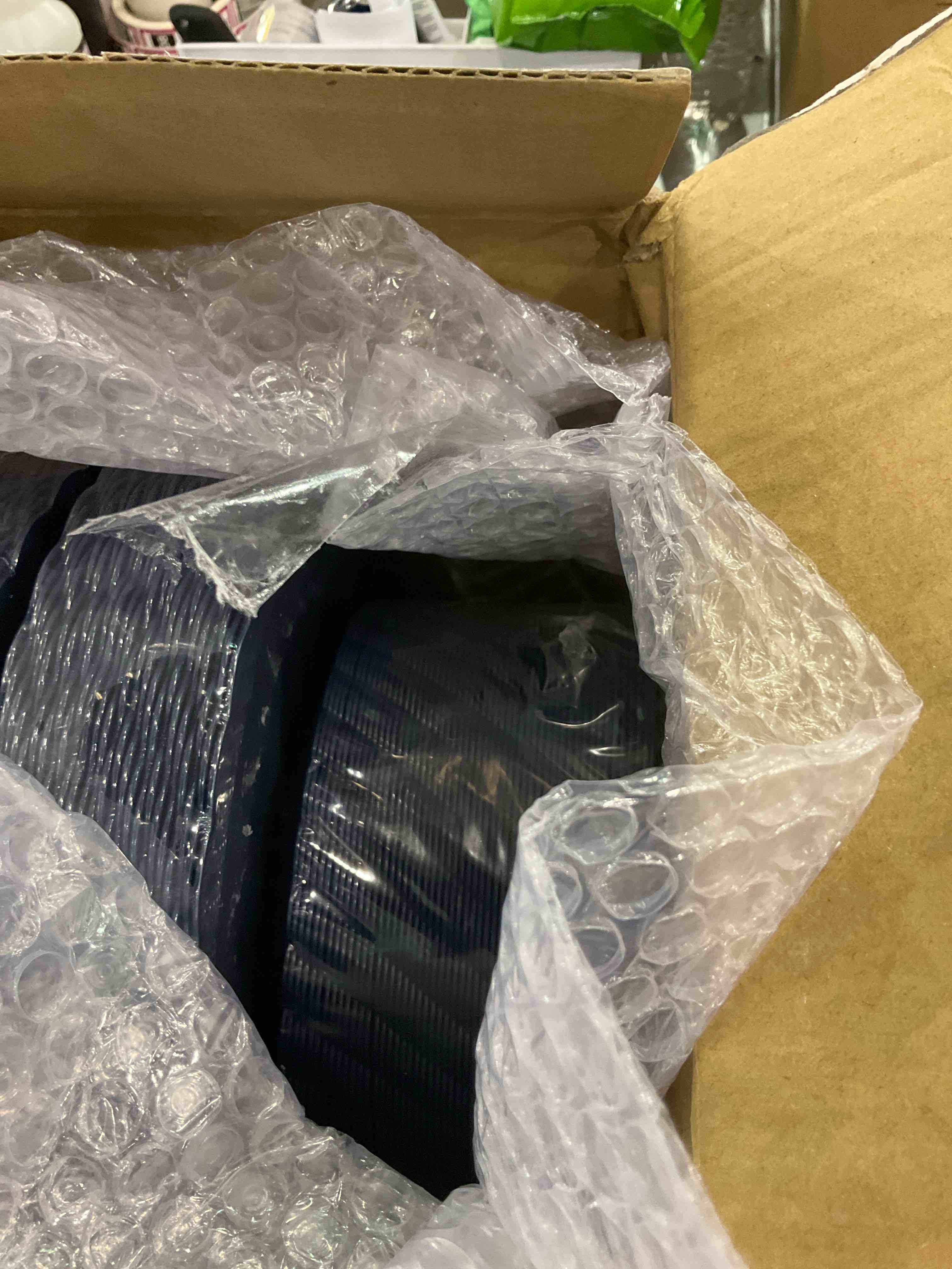 U-QE 100PCS Blue Disposable Plates - Heavy Duty Blue Plastic Plates for Party/Wedding - Include 50PCS 9inch Blue Dinner Plates and 50PCS 6.5inch Blue Dessert/Salad Plates