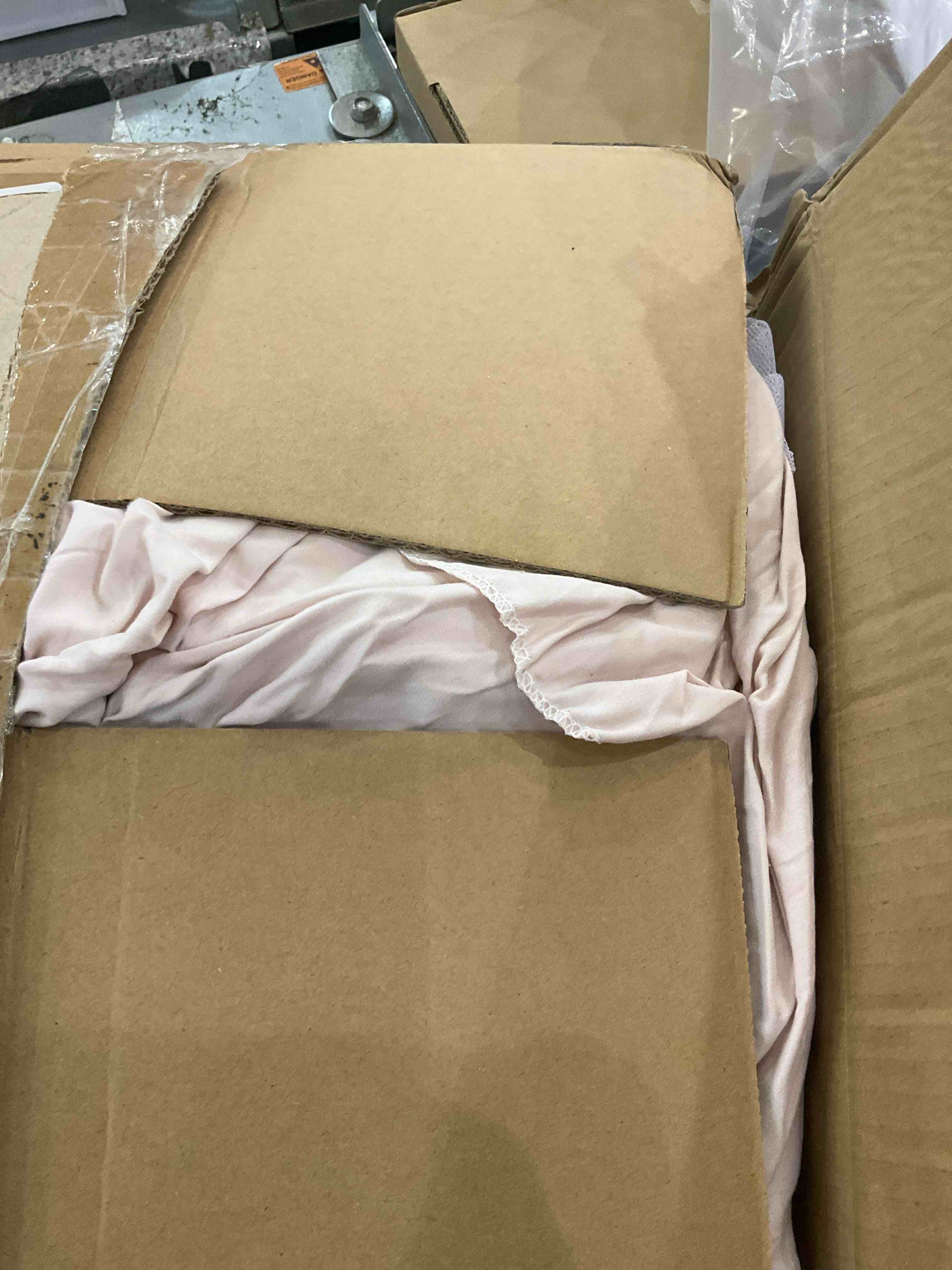 https://s3.amazonaws.com/lotting-images-prod/BargainHunt/EXS01590296_1719499581057.jpeg