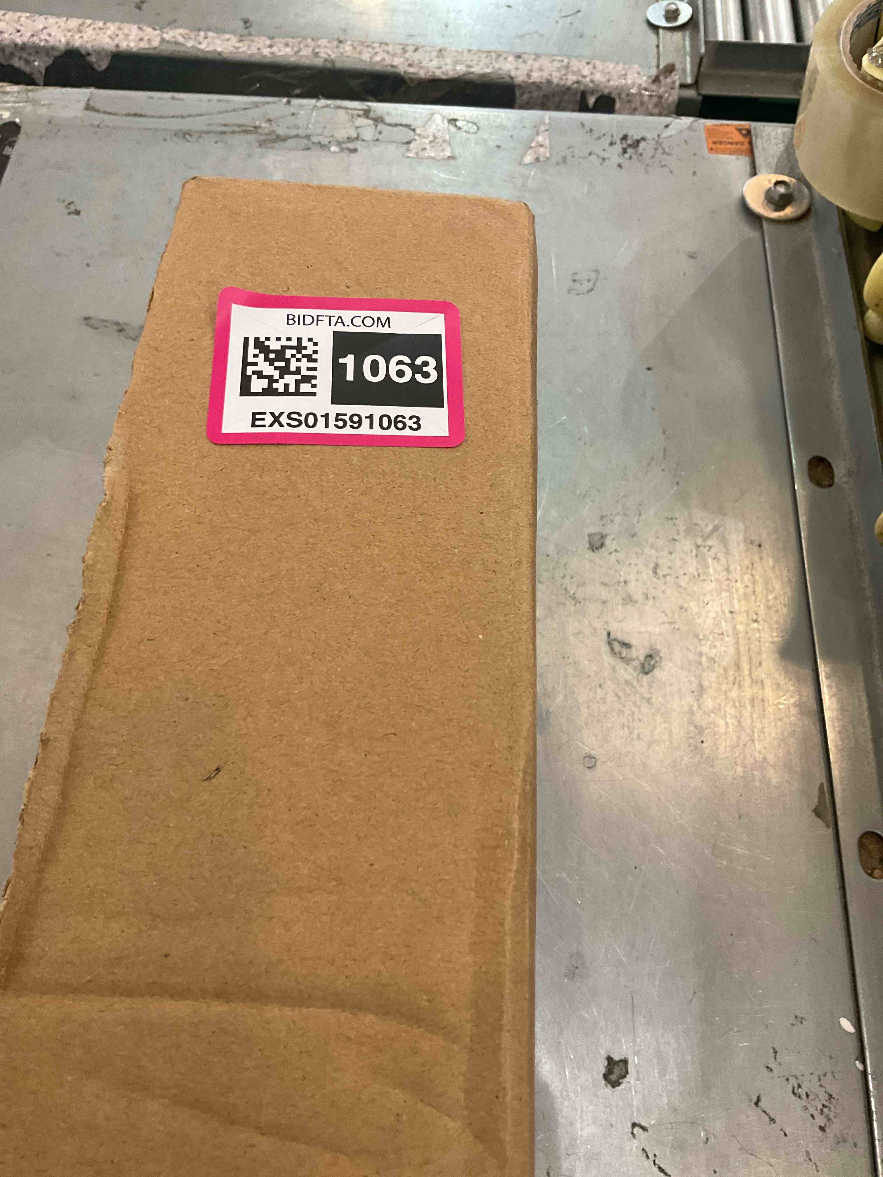 https://s3.amazonaws.com/lotting-images-prod/BargainHunt/EXS01591063_1718905226393.jpeg