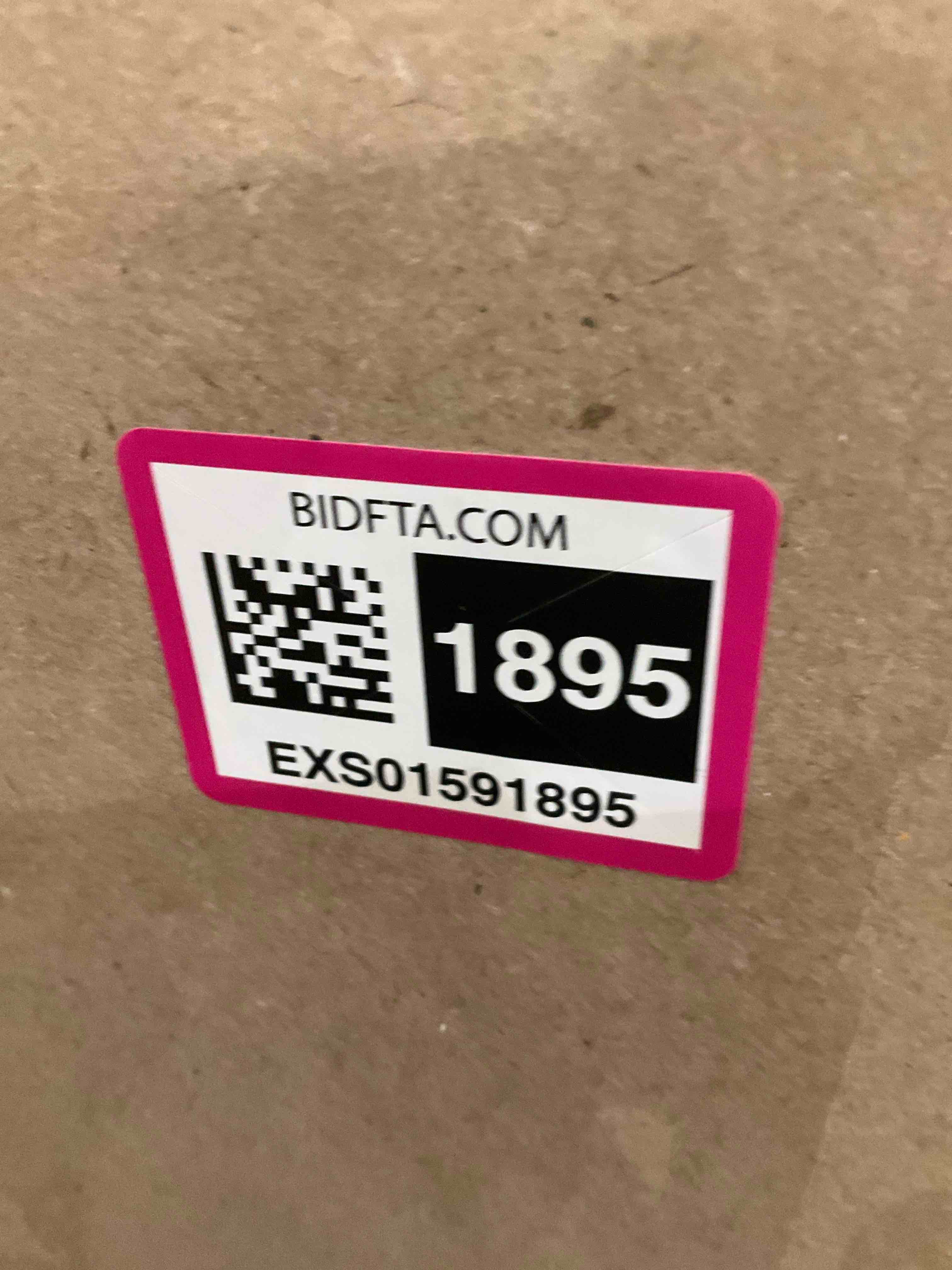 https://s3.amazonaws.com/lotting-images-prod/BargainHunt/EXS01591895_1719324329689.jpeg