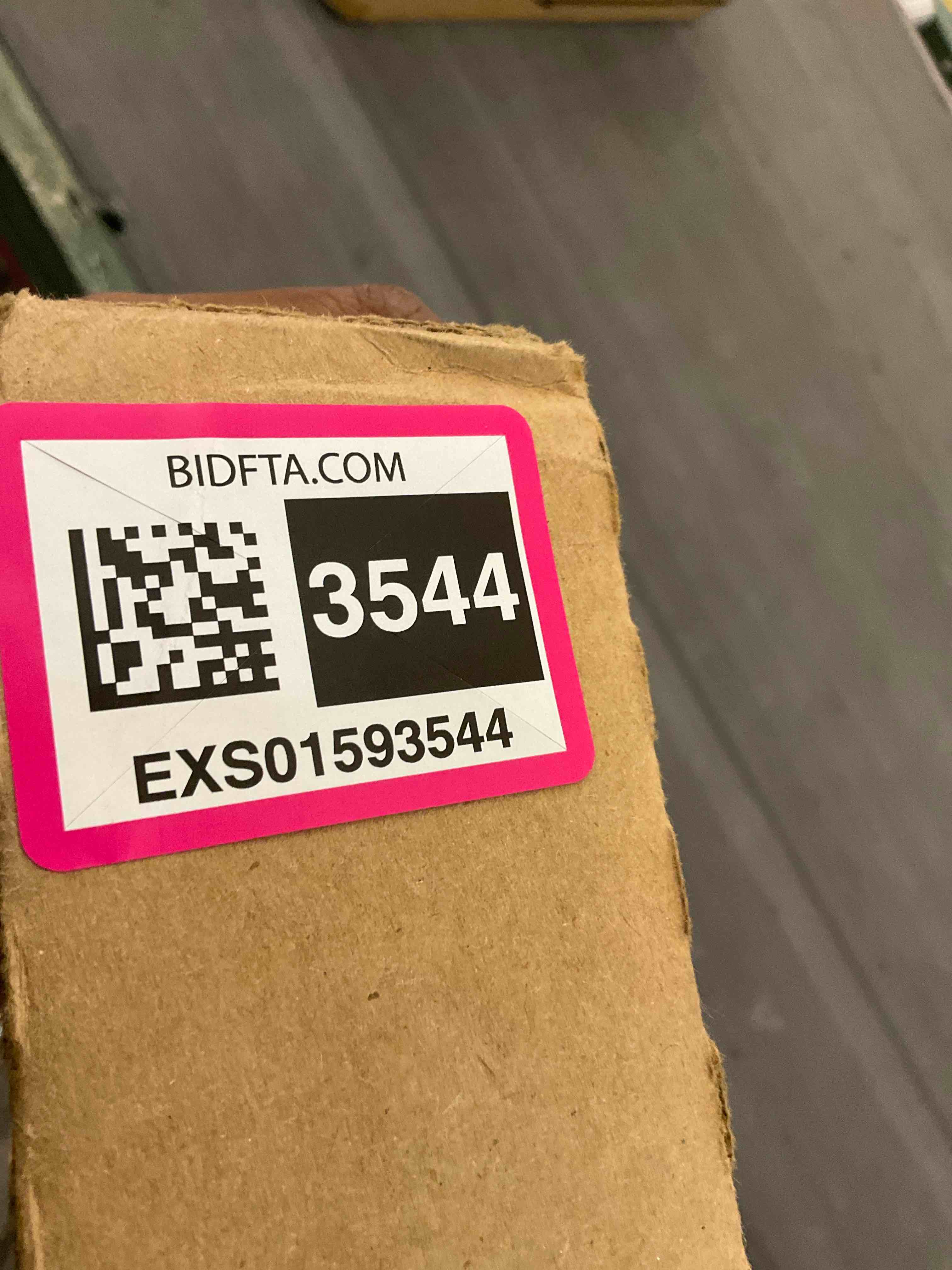 https://s3.amazonaws.com/lotting-images-prod/BargainHunt/EXS01593544_1719340995048.jpeg