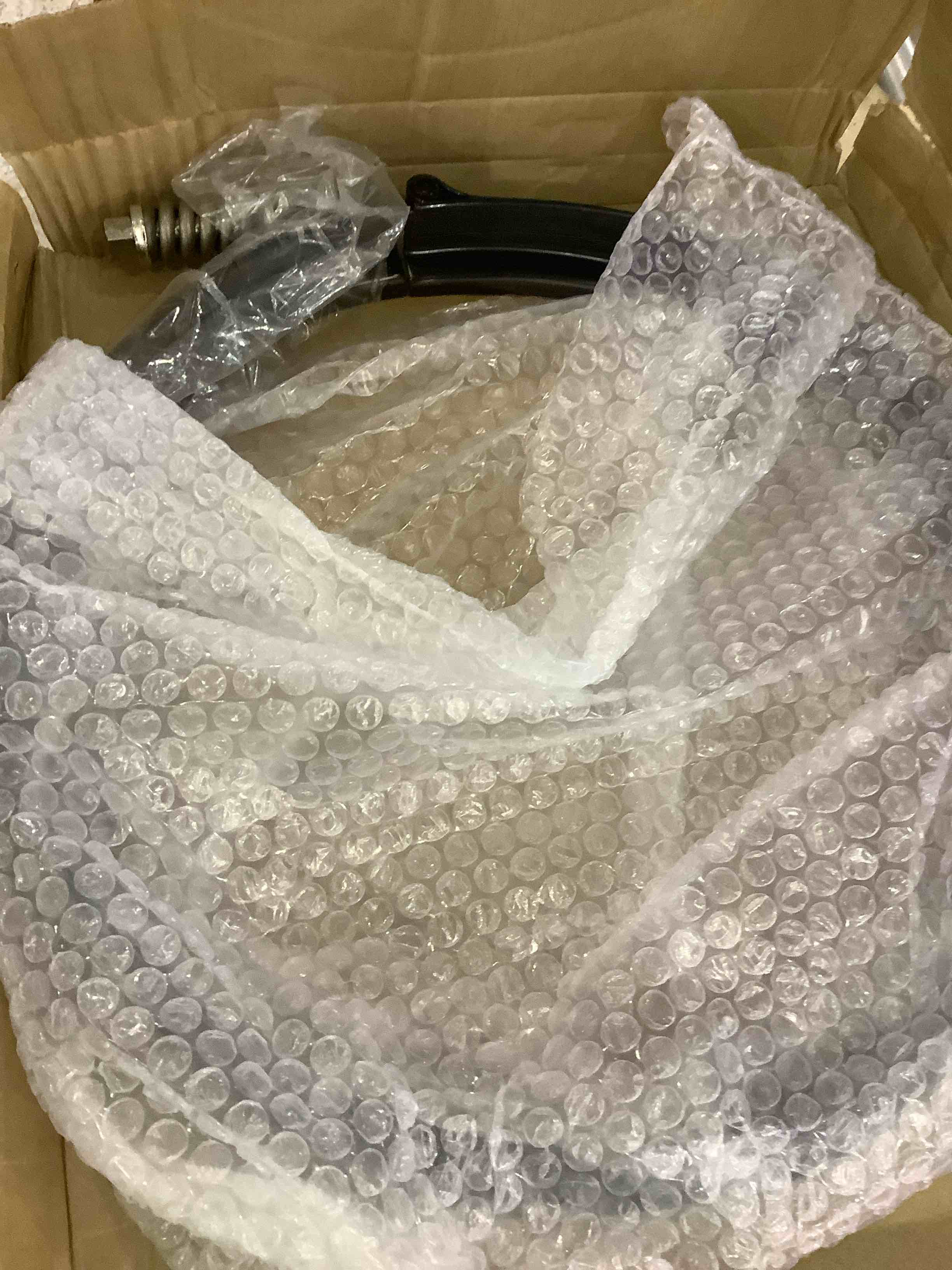 https://s3.amazonaws.com/lotting-images-prod/BargainHunt/EXS01594121_1722429999975.jpeg