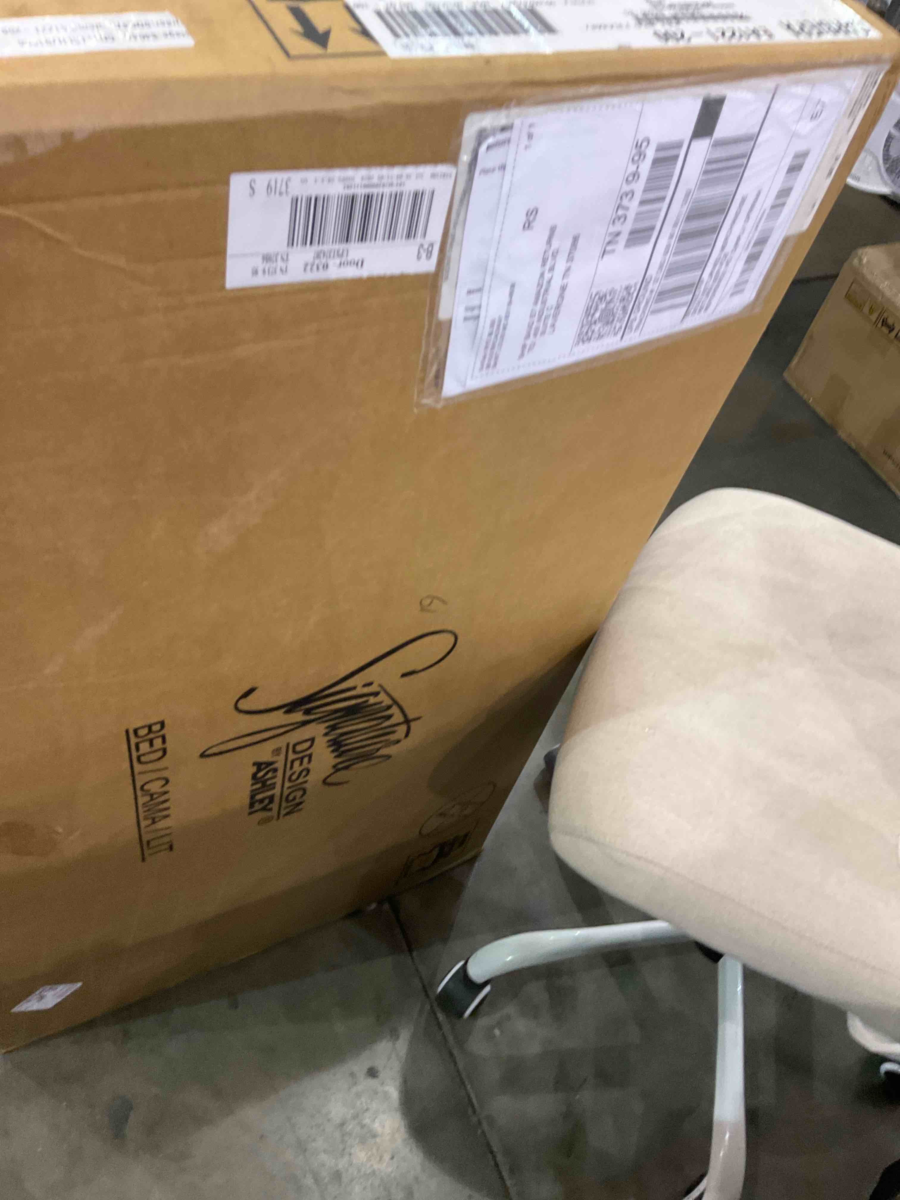 https://s3.amazonaws.com/lotting-images-prod/BargainHunt/EXS01595144_1721314111929.jpeg
