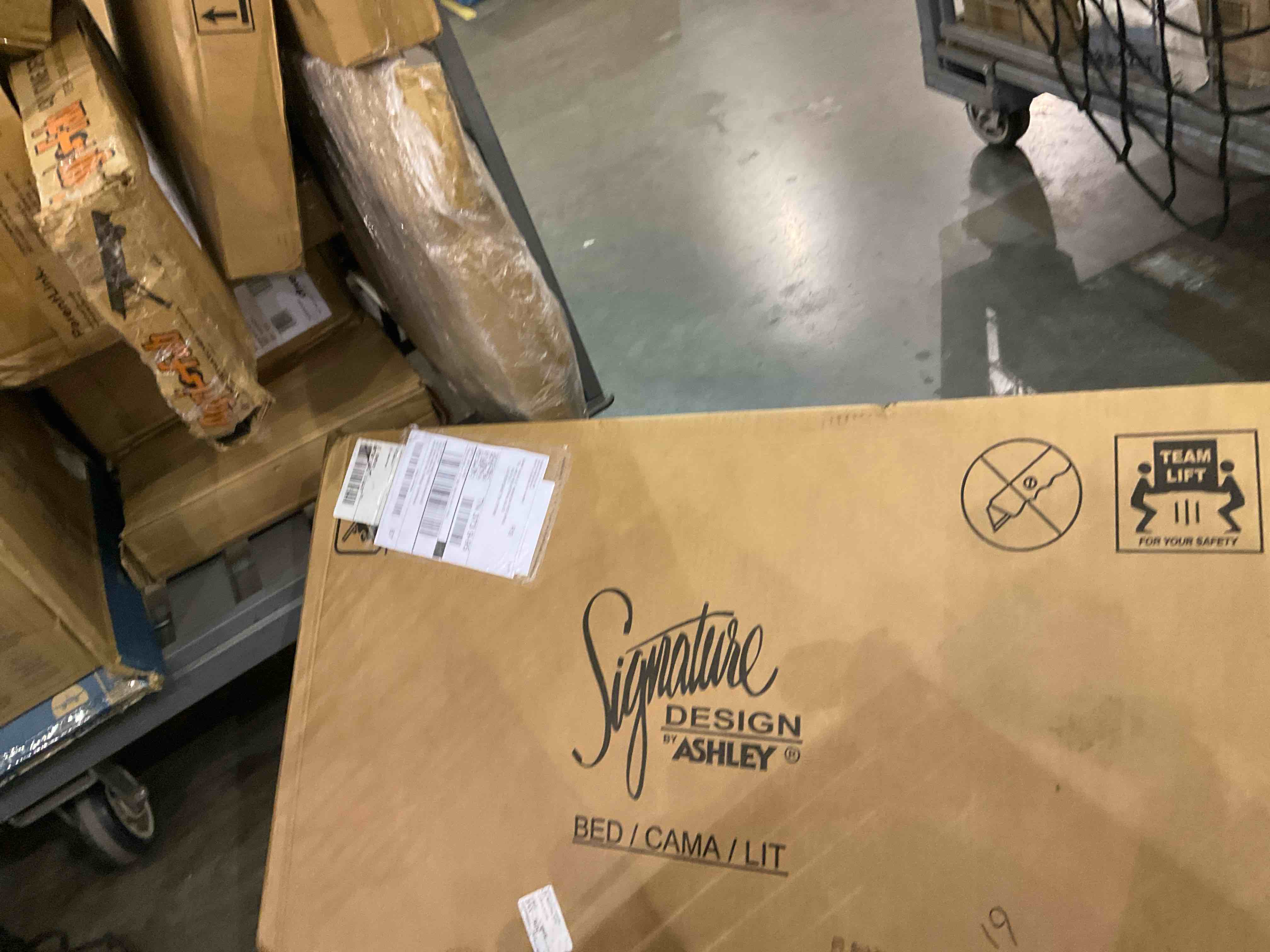 https://s3.amazonaws.com/lotting-images-prod/BargainHunt/EXS01595145_1721313920887.jpeg
