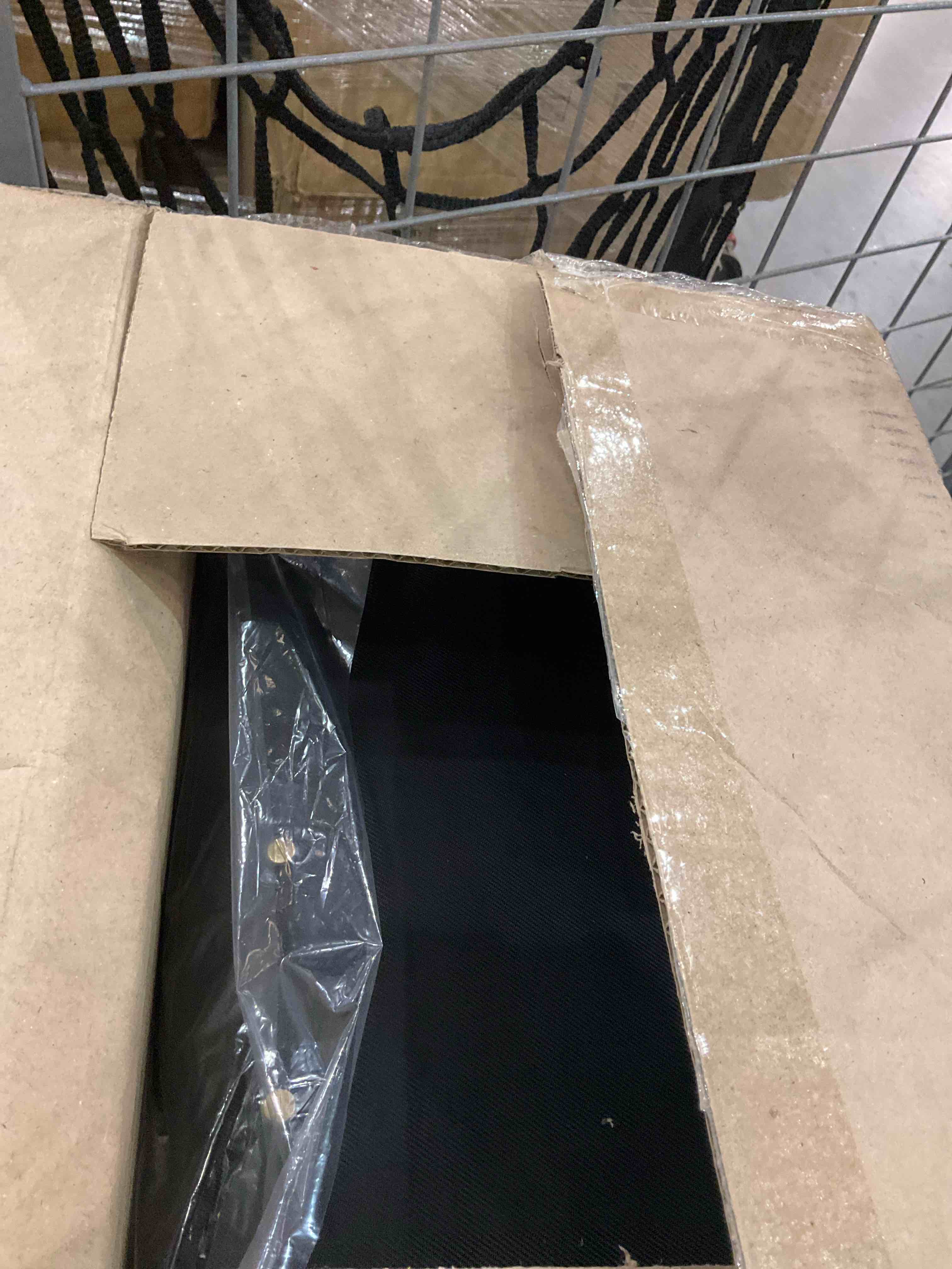 https://s3.amazonaws.com/lotting-images-prod/BargainHunt/EXS01595259_1721650827729.jpeg