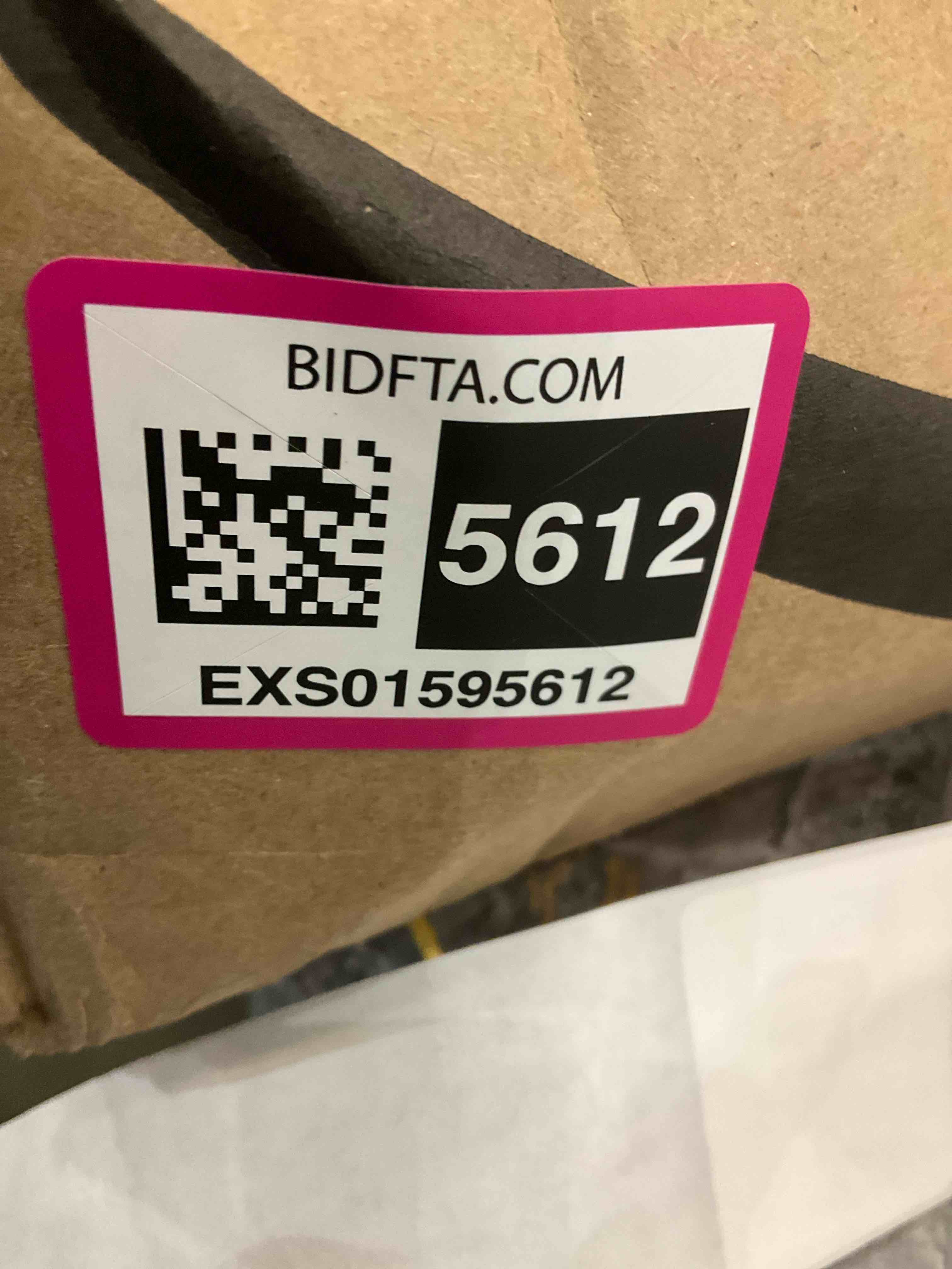 https://s3.amazonaws.com/lotting-images-prod/BargainHunt/EXS01595612_1719322395241.jpeg