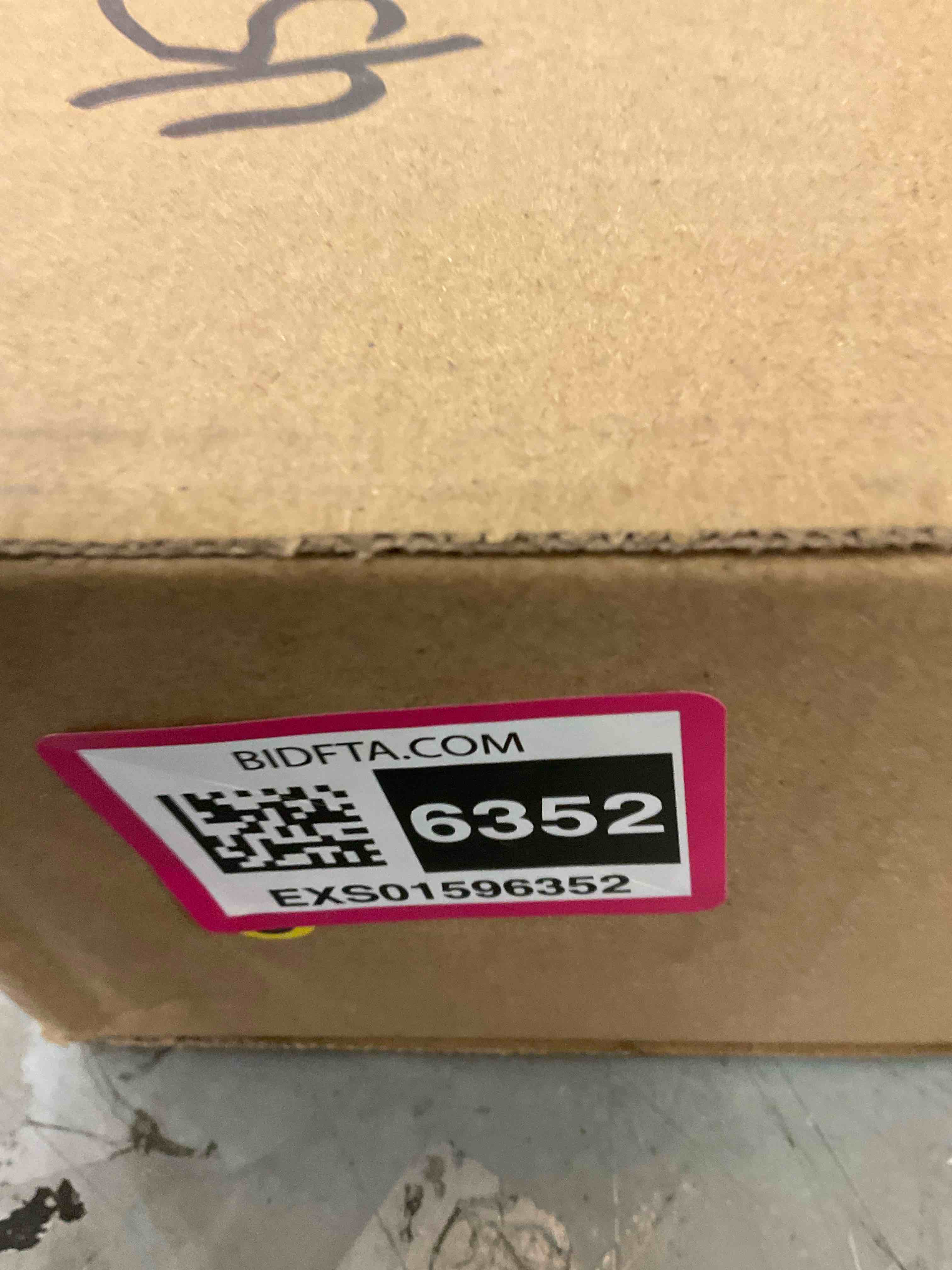 https://s3.amazonaws.com/lotting-images-prod/BargainHunt/EXS01596352_1719337427752.jpeg