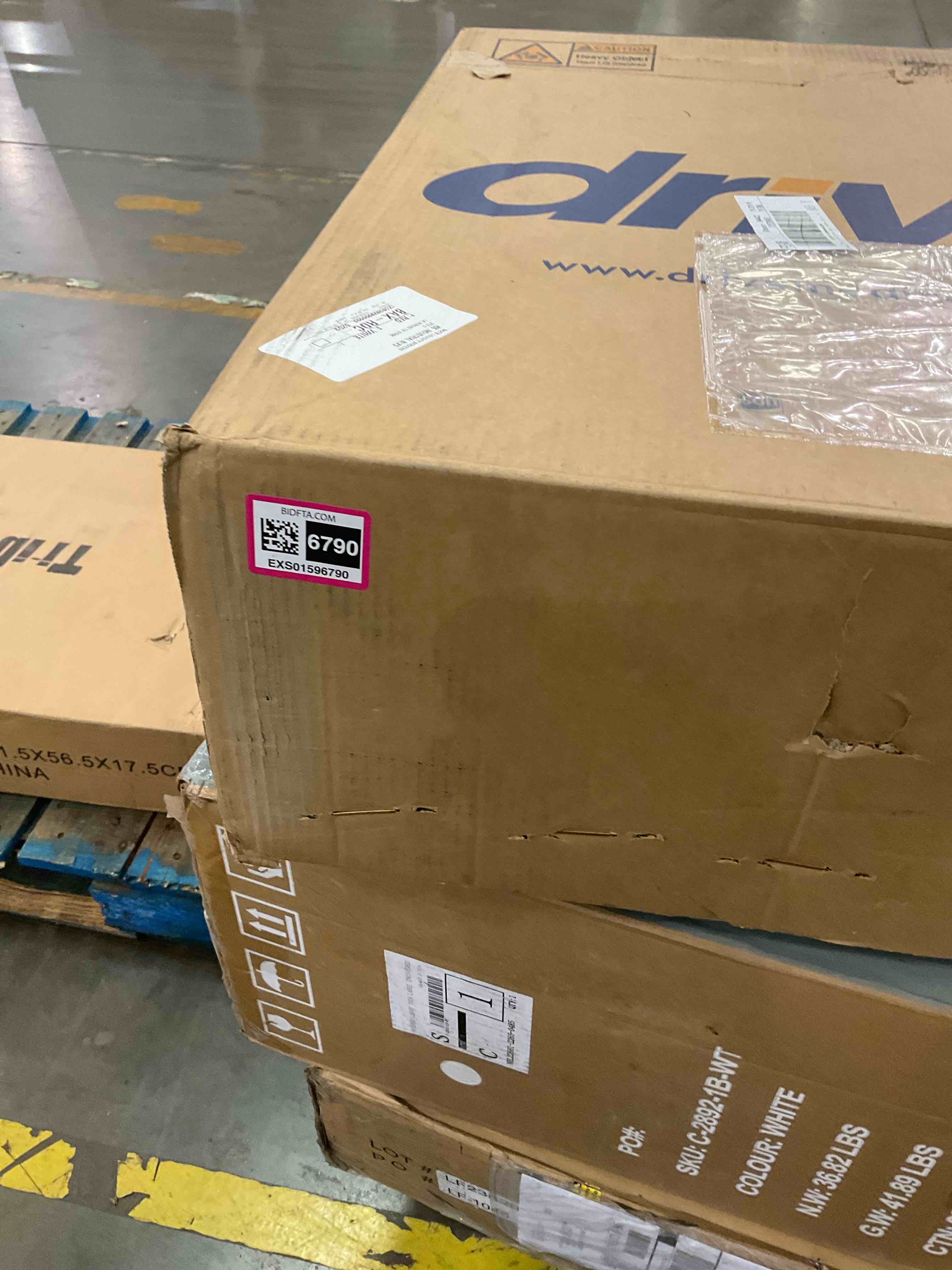 https://s3.amazonaws.com/lotting-images-prod/BargainHunt/EXS01596790_1719847411068.jpeg