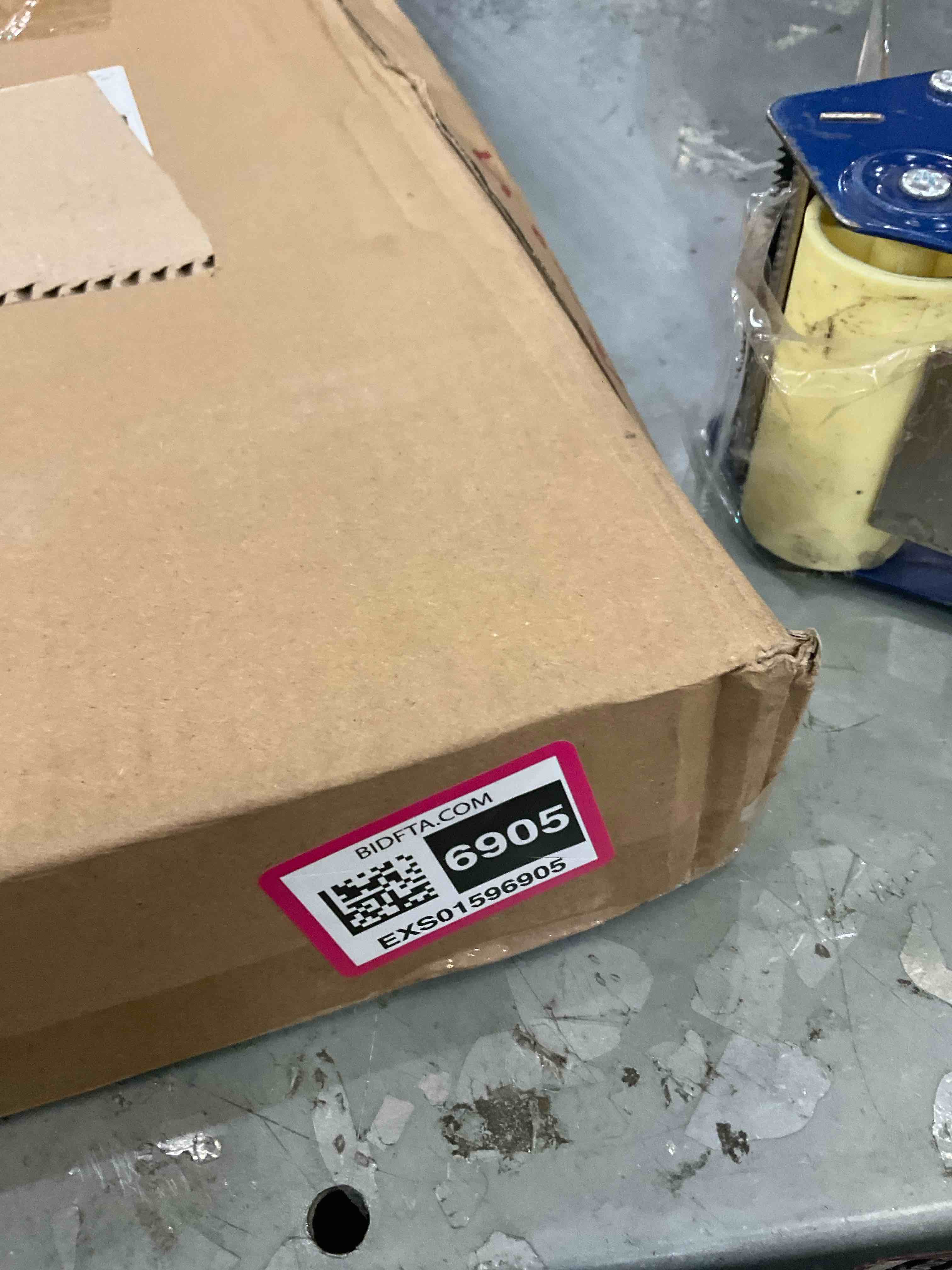 https://s3.amazonaws.com/lotting-images-prod/BargainHunt/EXS01596905_1719932096867.jpeg