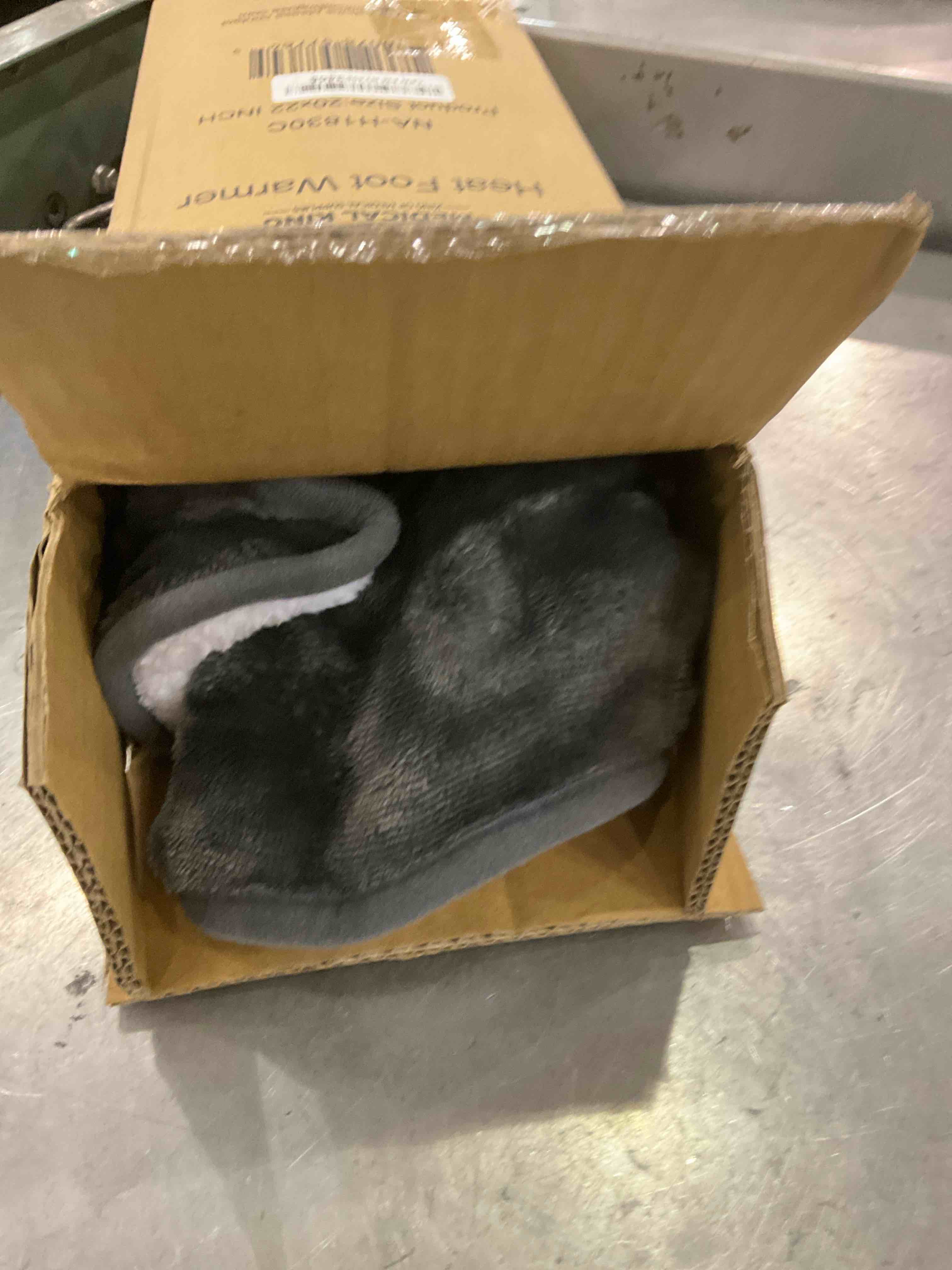 https://s3.amazonaws.com/lotting-images-prod/BargainHunt/EXS01597261_1719492029882.jpeg