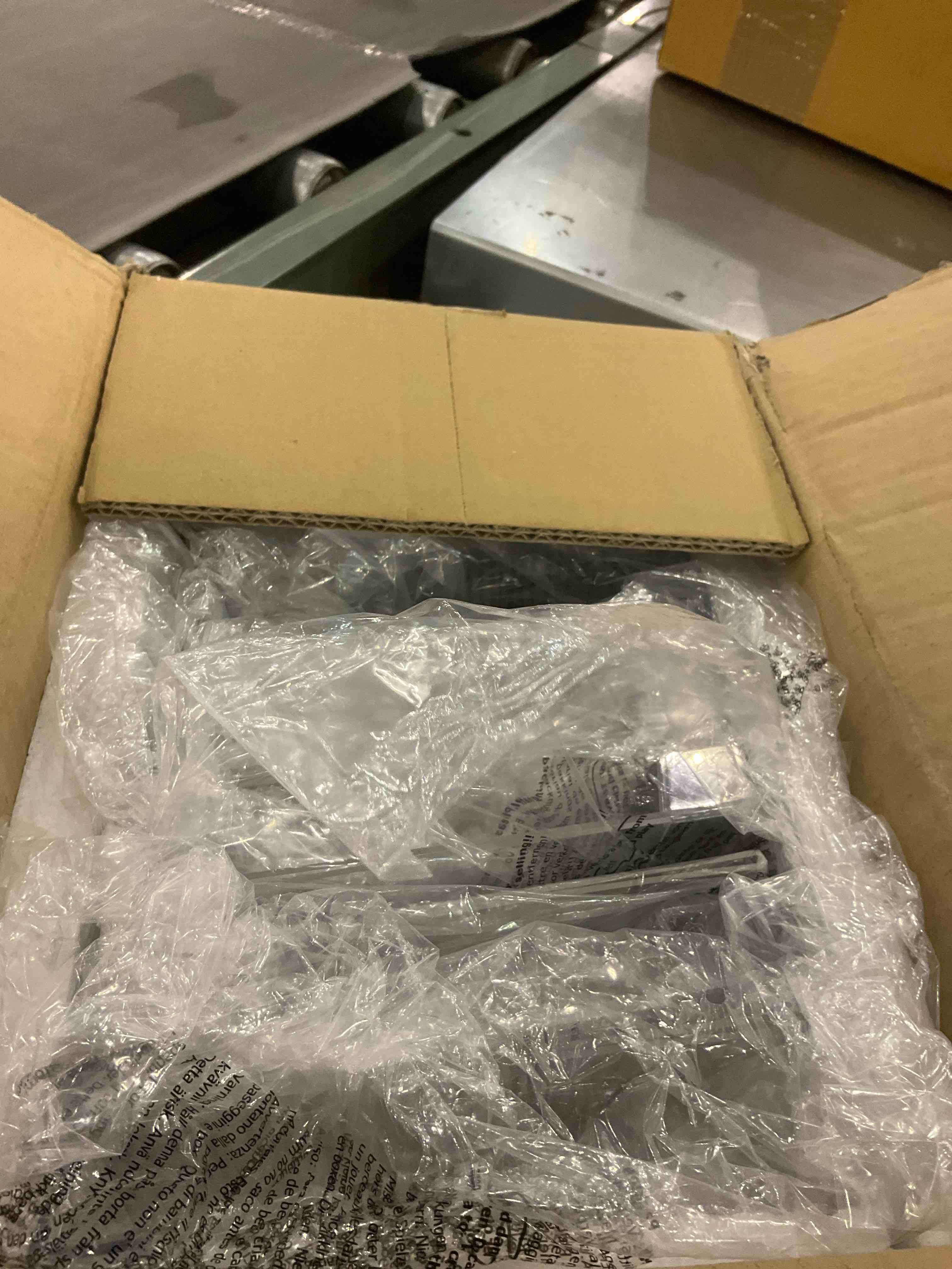https://s3.amazonaws.com/lotting-images-prod/BargainHunt/EXS01597268_1719495334572.jpeg