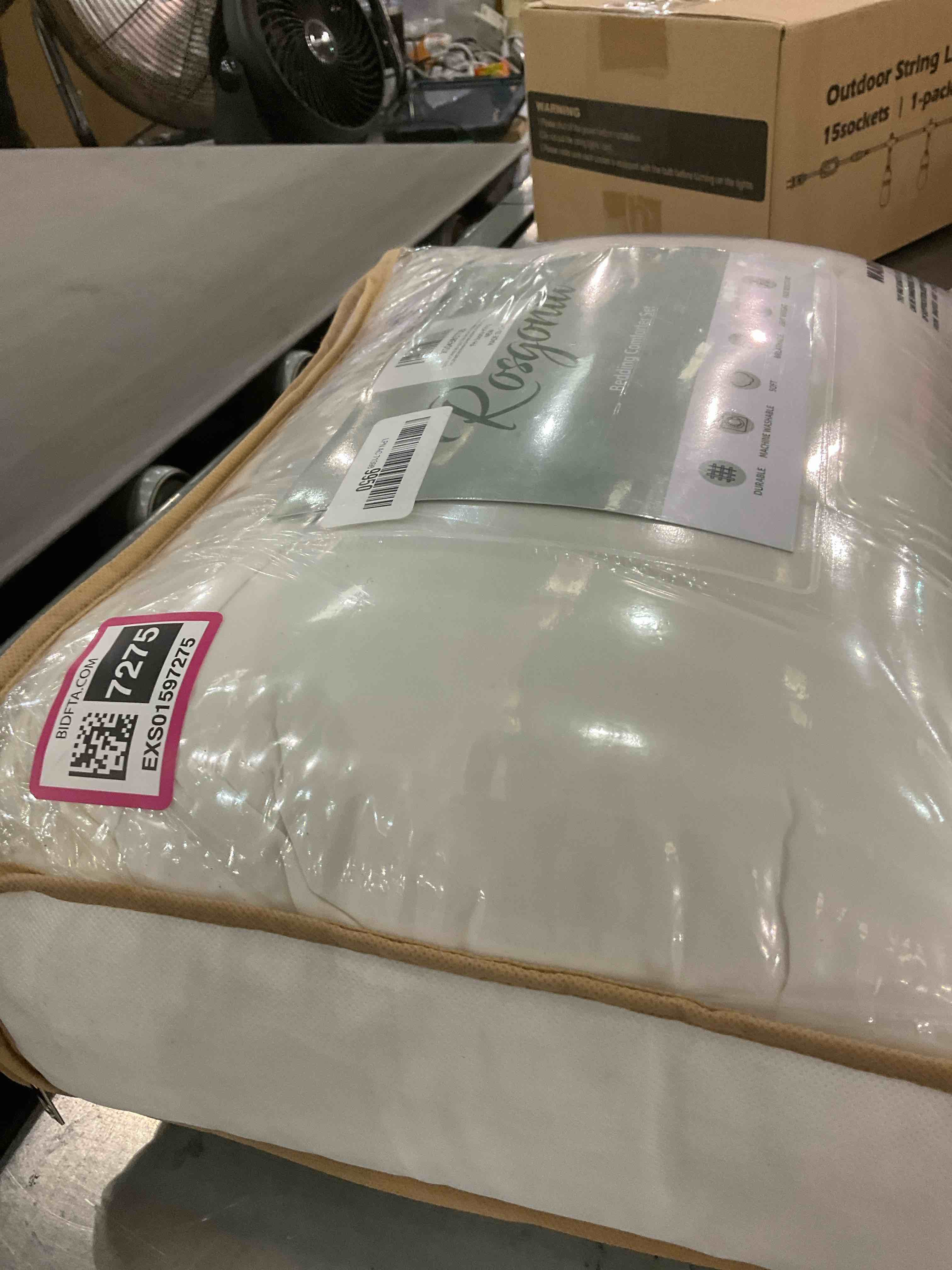 https://s3.amazonaws.com/lotting-images-prod/BargainHunt/EXS01597275_1719496211096.jpeg