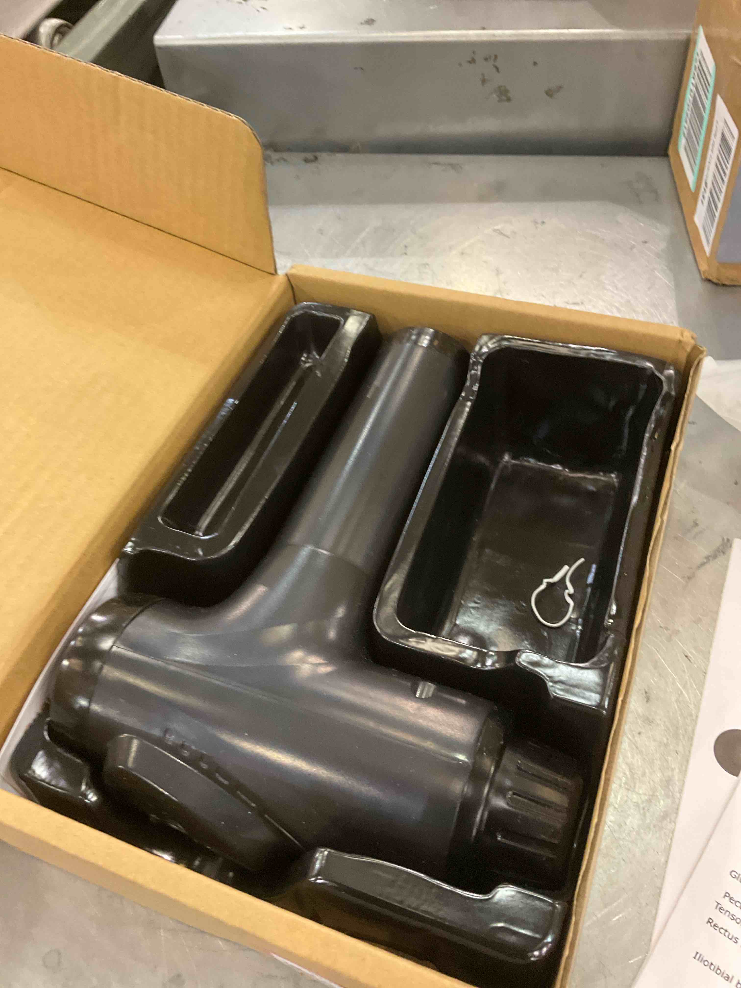 https://s3.amazonaws.com/lotting-images-prod/BargainHunt/EXS01597295_1719498935908.jpeg
