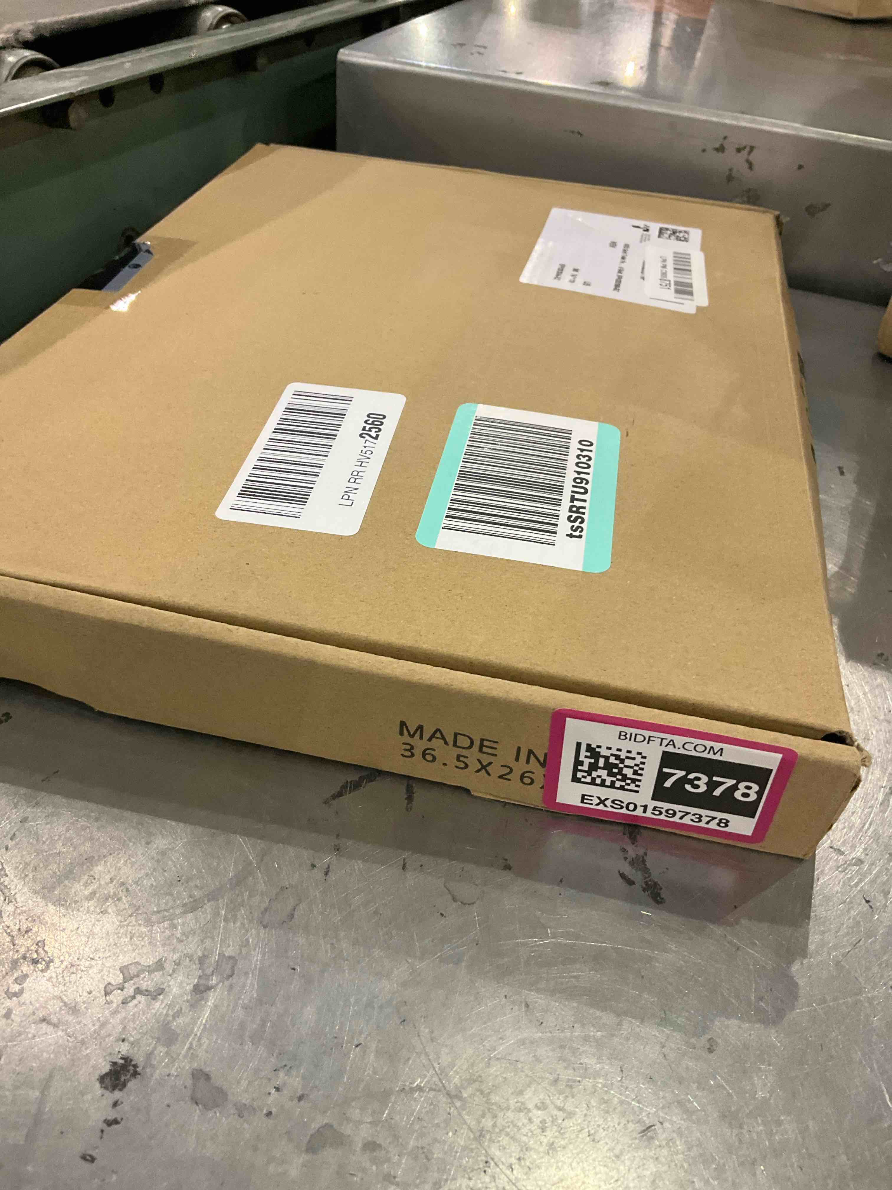 https://s3.amazonaws.com/lotting-images-prod/BargainHunt/EXS01597378_1719575605394.jpeg