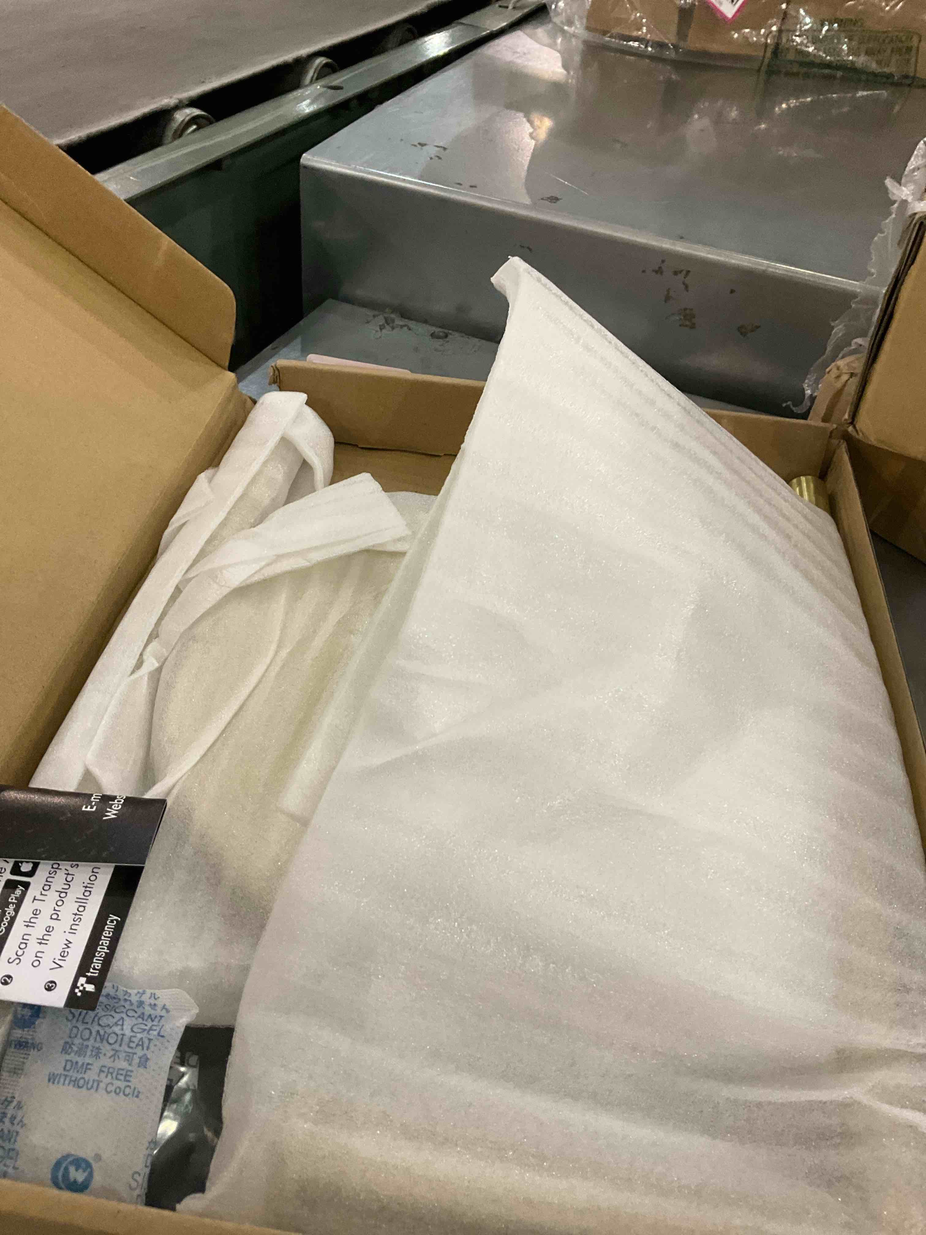 https://s3.amazonaws.com/lotting-images-prod/BargainHunt/EXS01597378_1719575615401.jpeg