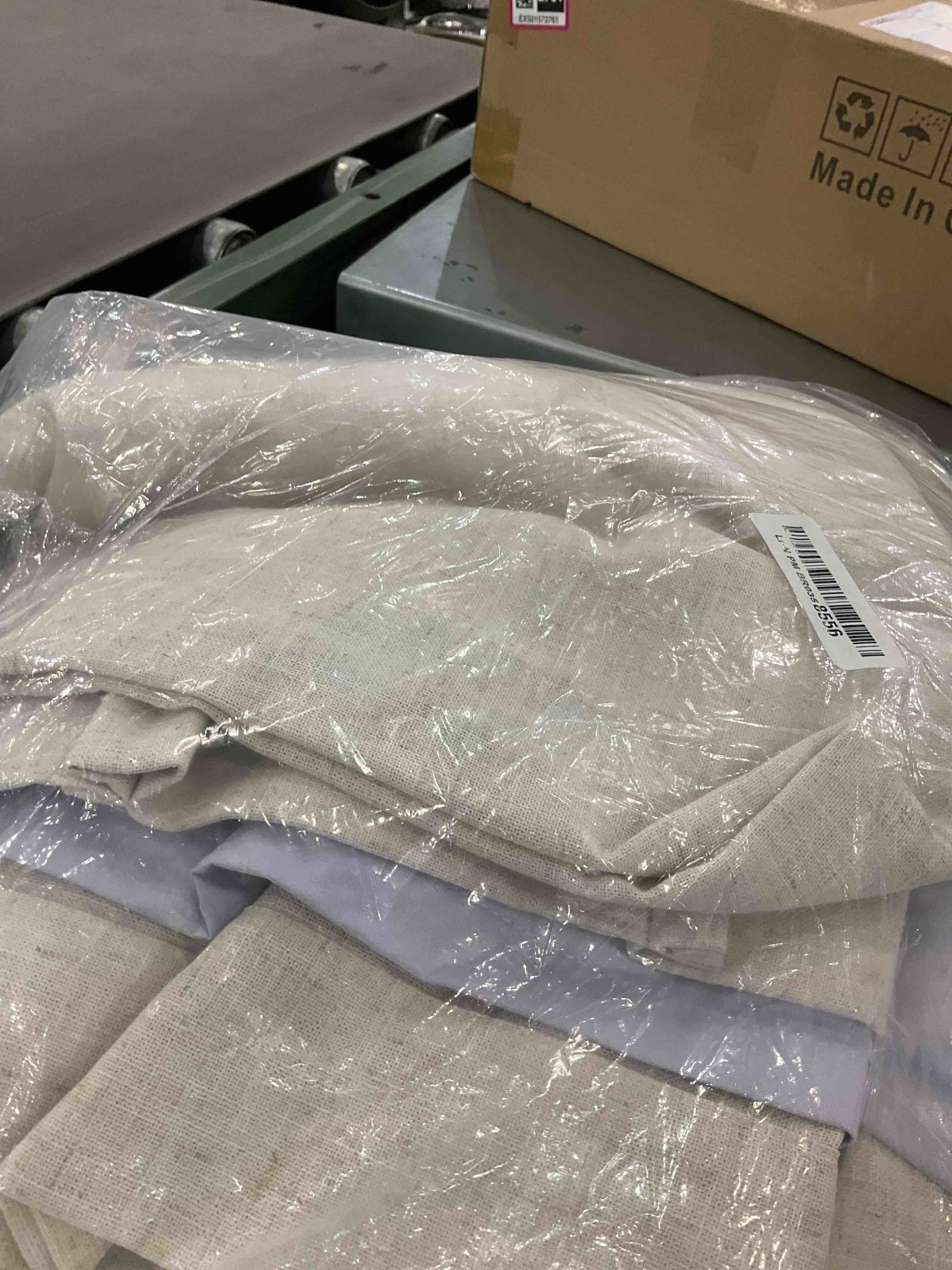 https://s3.amazonaws.com/lotting-images-prod/BargainHunt/EXS01597397_1719578053222.jpeg