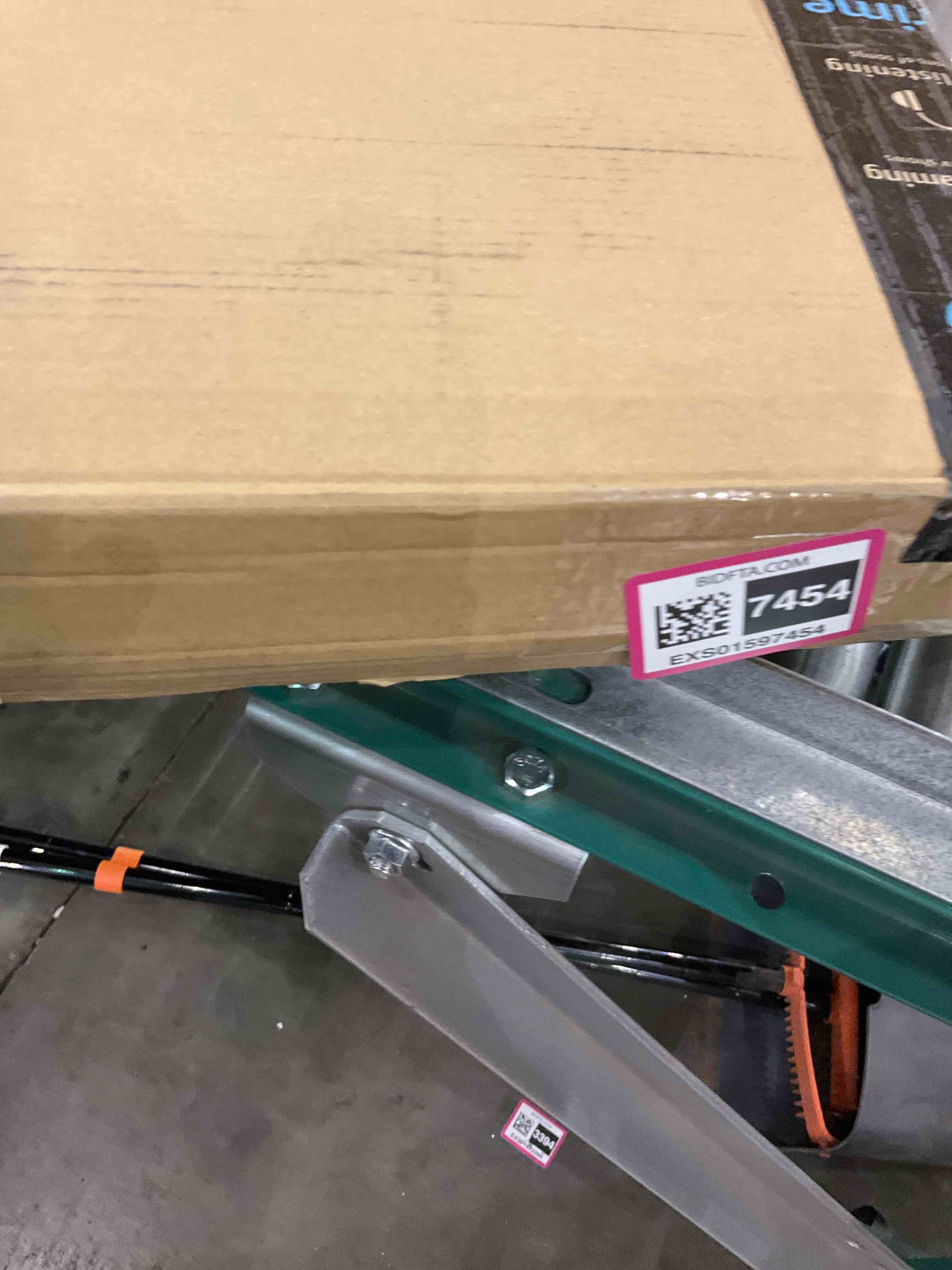 https://s3.amazonaws.com/lotting-images-prod/BargainHunt/EXS01597454_1719834669016.jpeg
