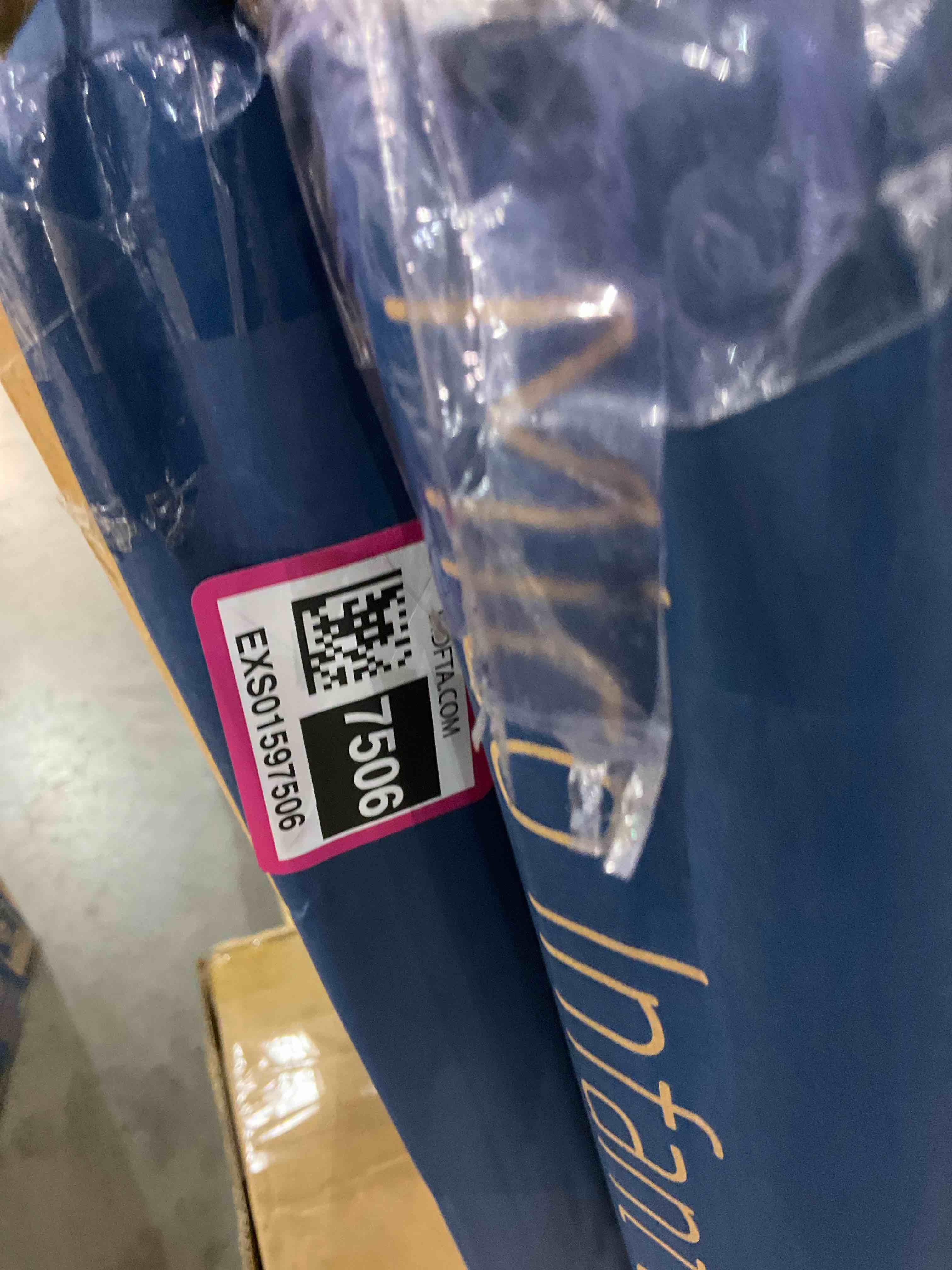 https://s3.amazonaws.com/lotting-images-prod/BargainHunt/EXS01597506_1723204186443.jpeg