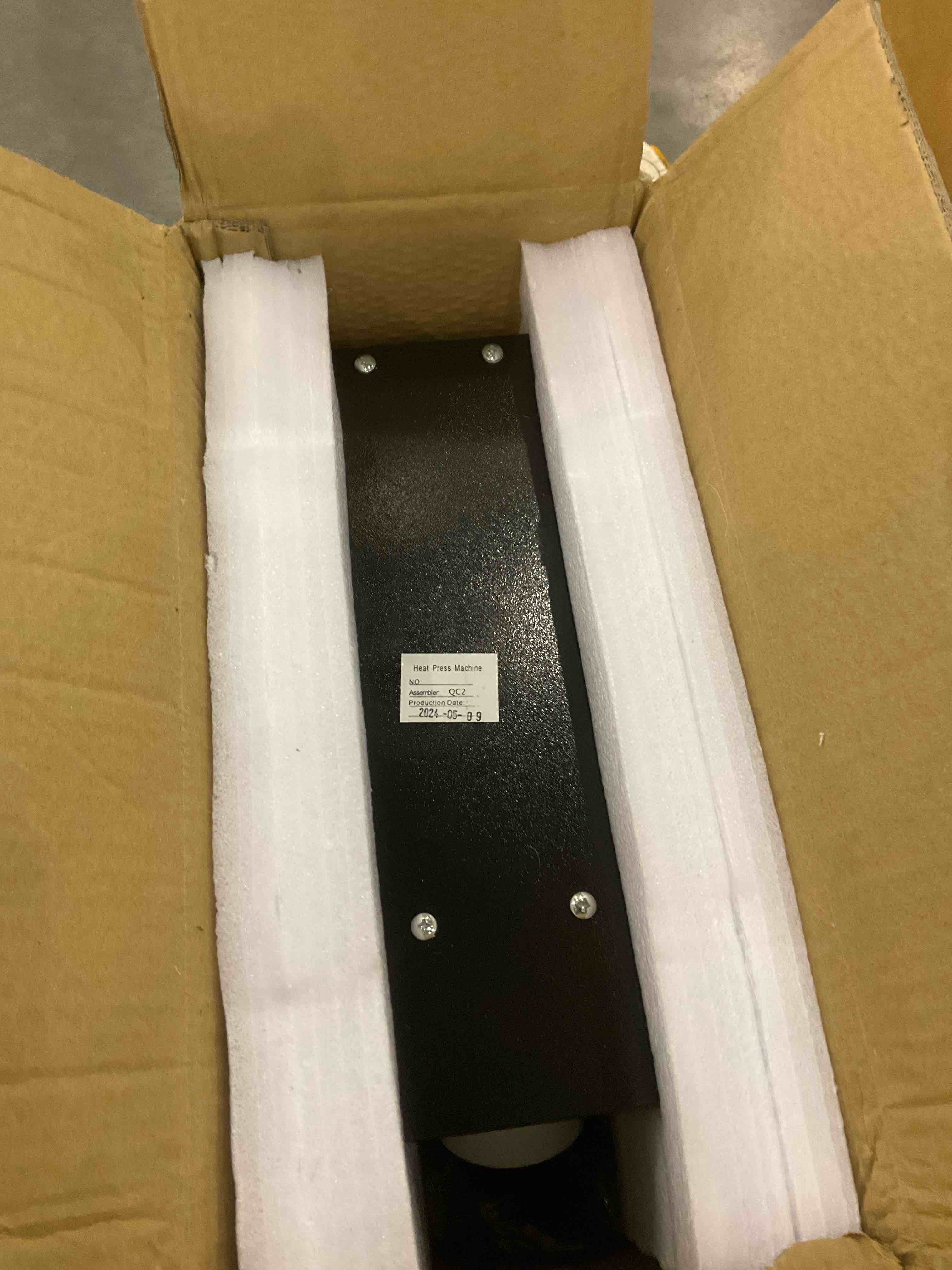 https://s3.amazonaws.com/lotting-images-prod/BargainHunt/EXS01597517_1723205351241.jpeg