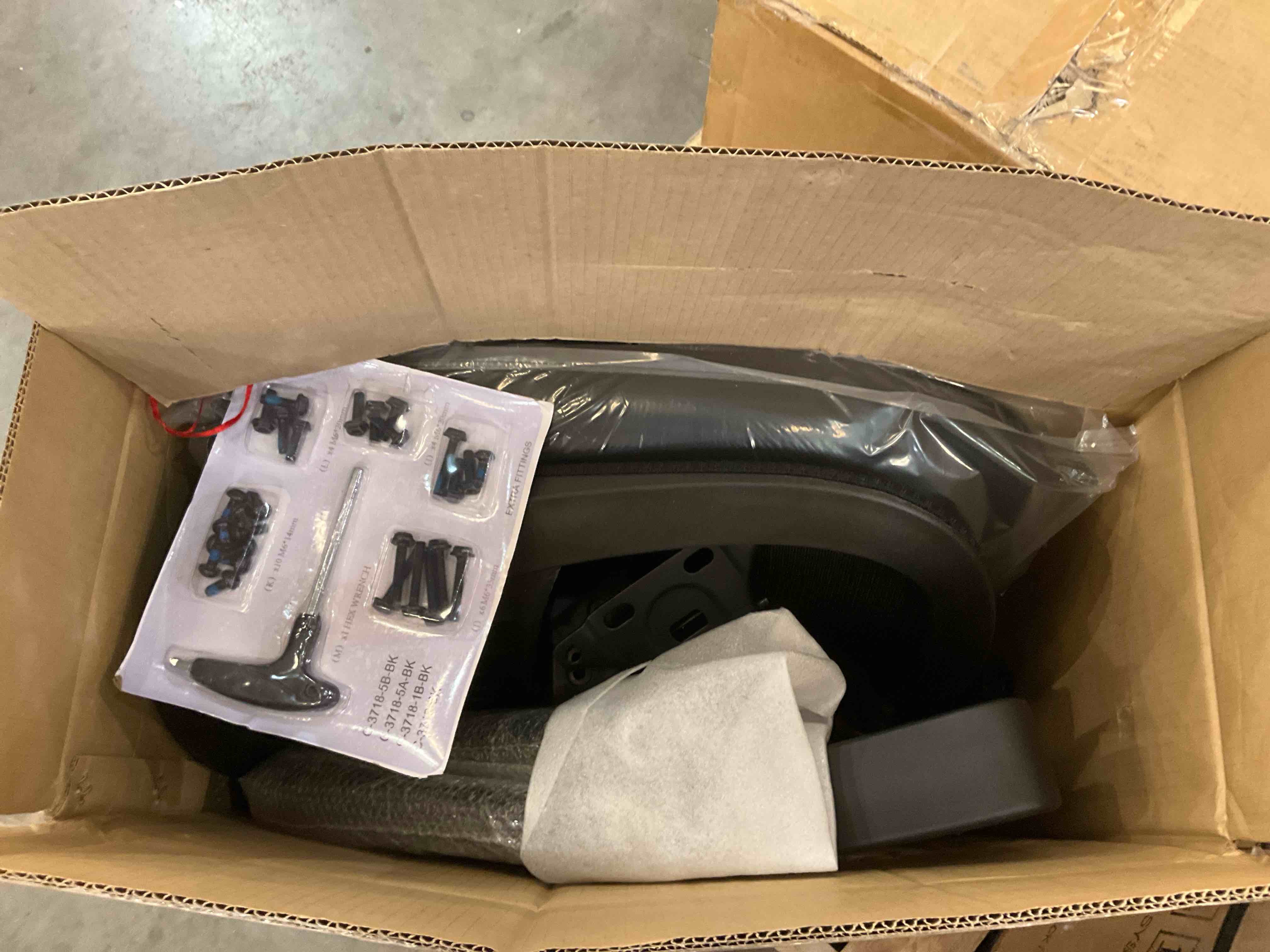 https://s3.amazonaws.com/lotting-images-prod/BargainHunt/EXS01597642_1723223845034.jpeg