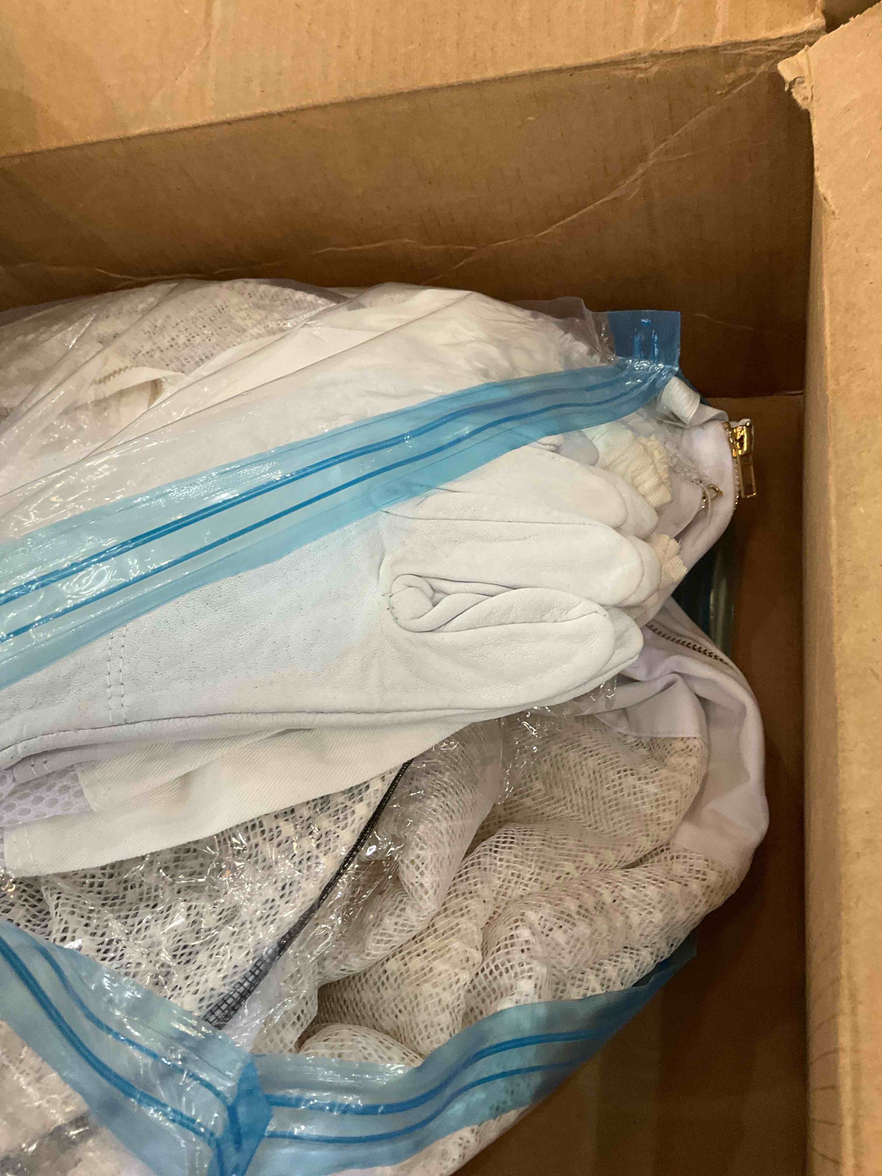 https://s3.amazonaws.com/lotting-images-prod/BargainHunt/EXS01597933_1723570058285.jpeg