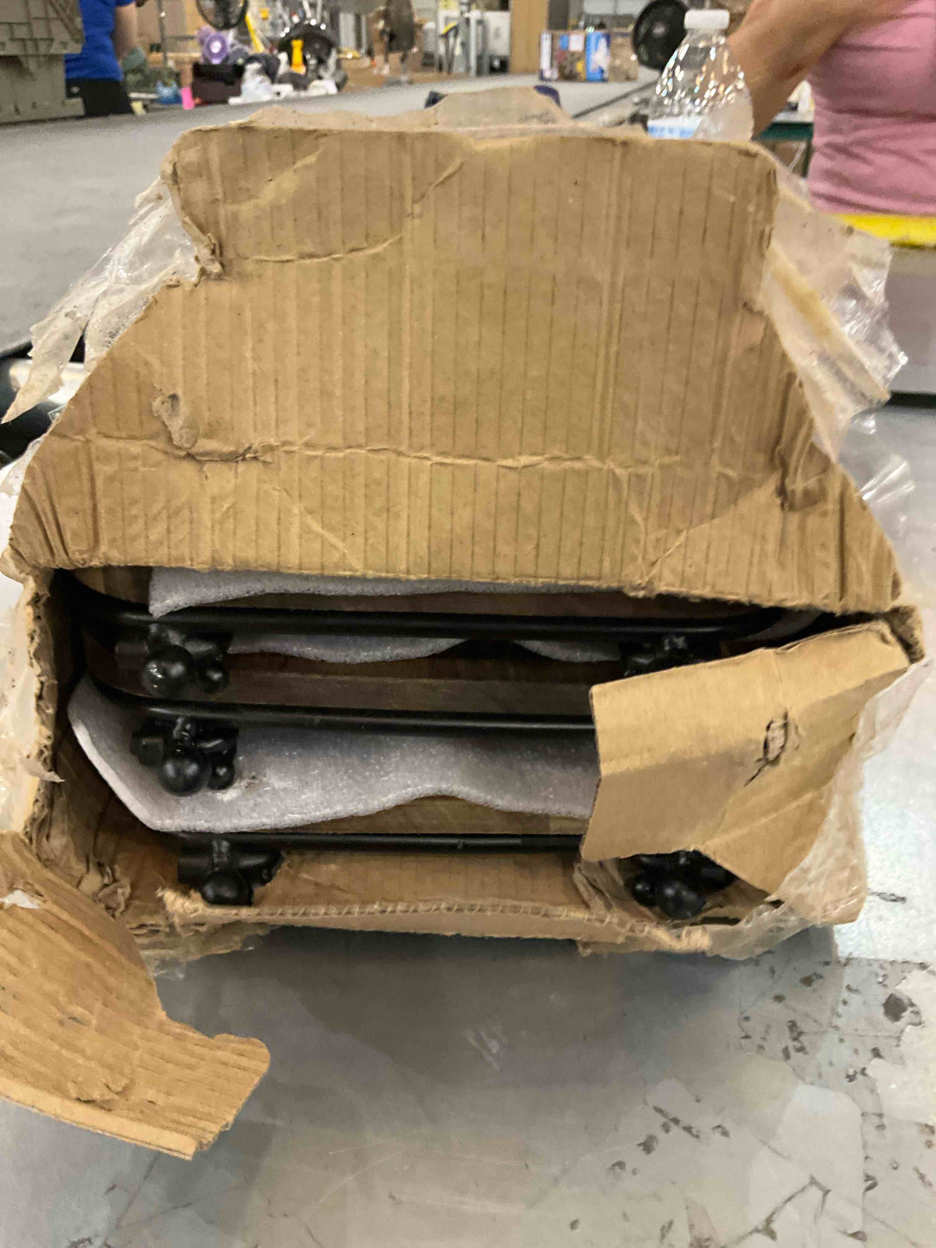 https://s3.amazonaws.com/lotting-images-prod/BargainHunt/EXS01598359_1719328167201.jpeg