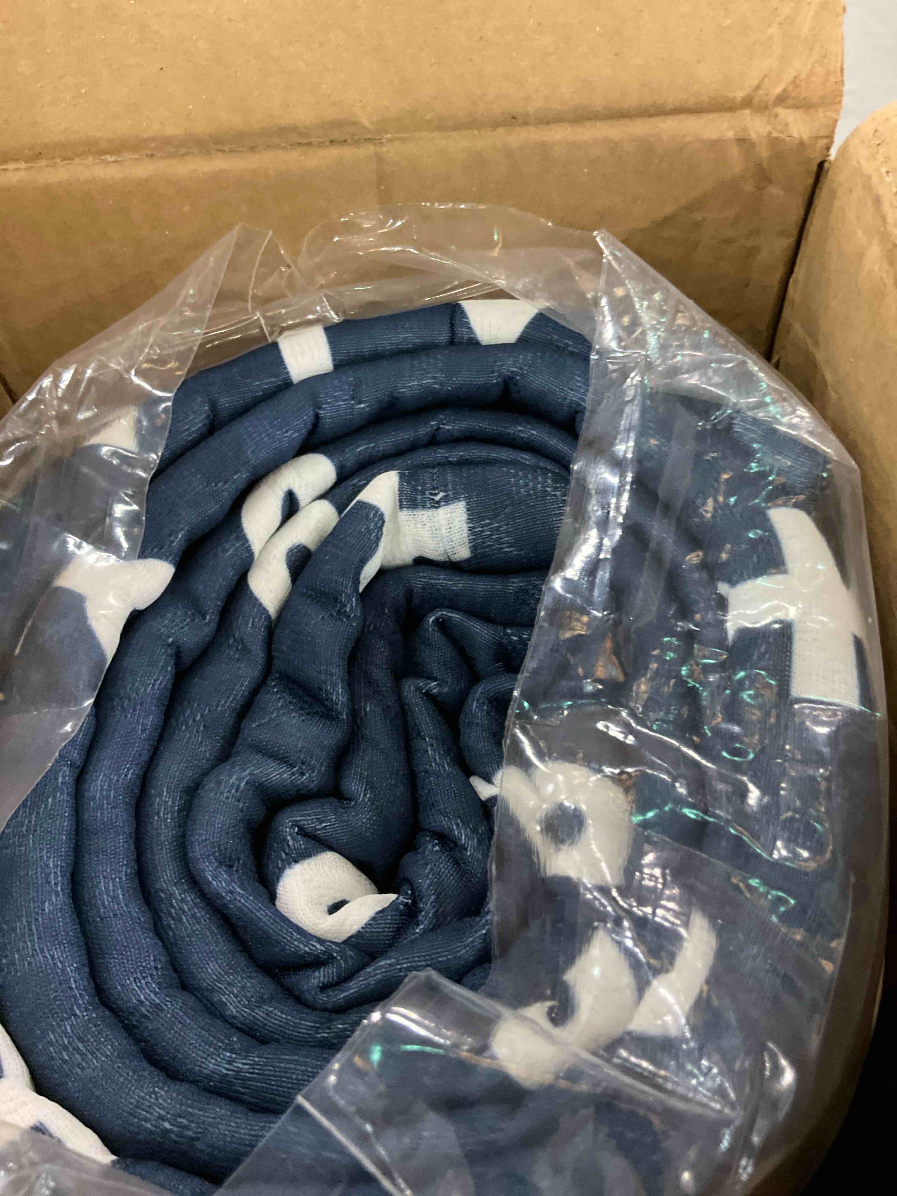 https://s3.amazonaws.com/lotting-images-prod/BargainHunt/EXS01598835_1719423278073.jpeg
