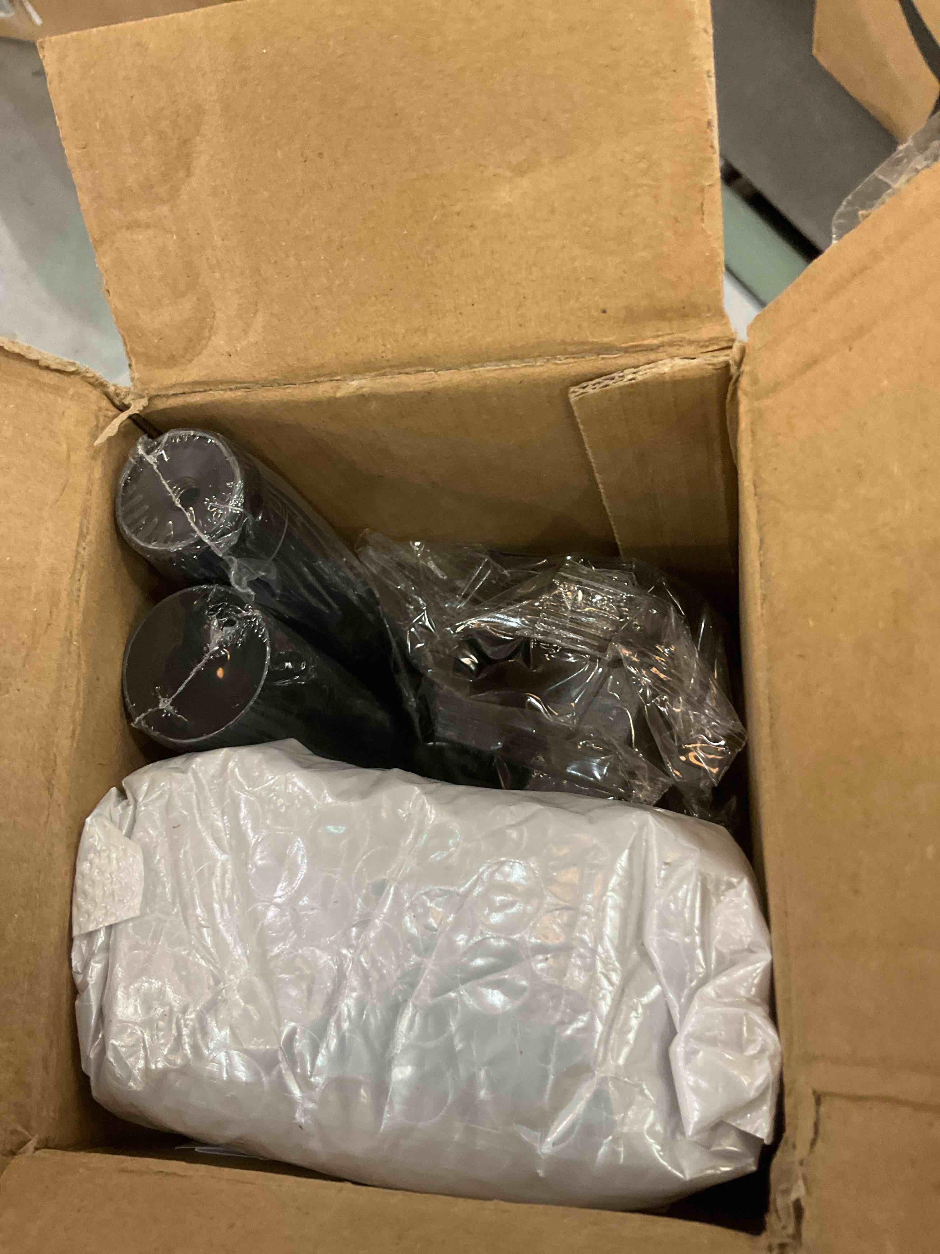 https://s3.amazonaws.com/lotting-images-prod/BargainHunt/EXS01599272_1719336234940.jpeg