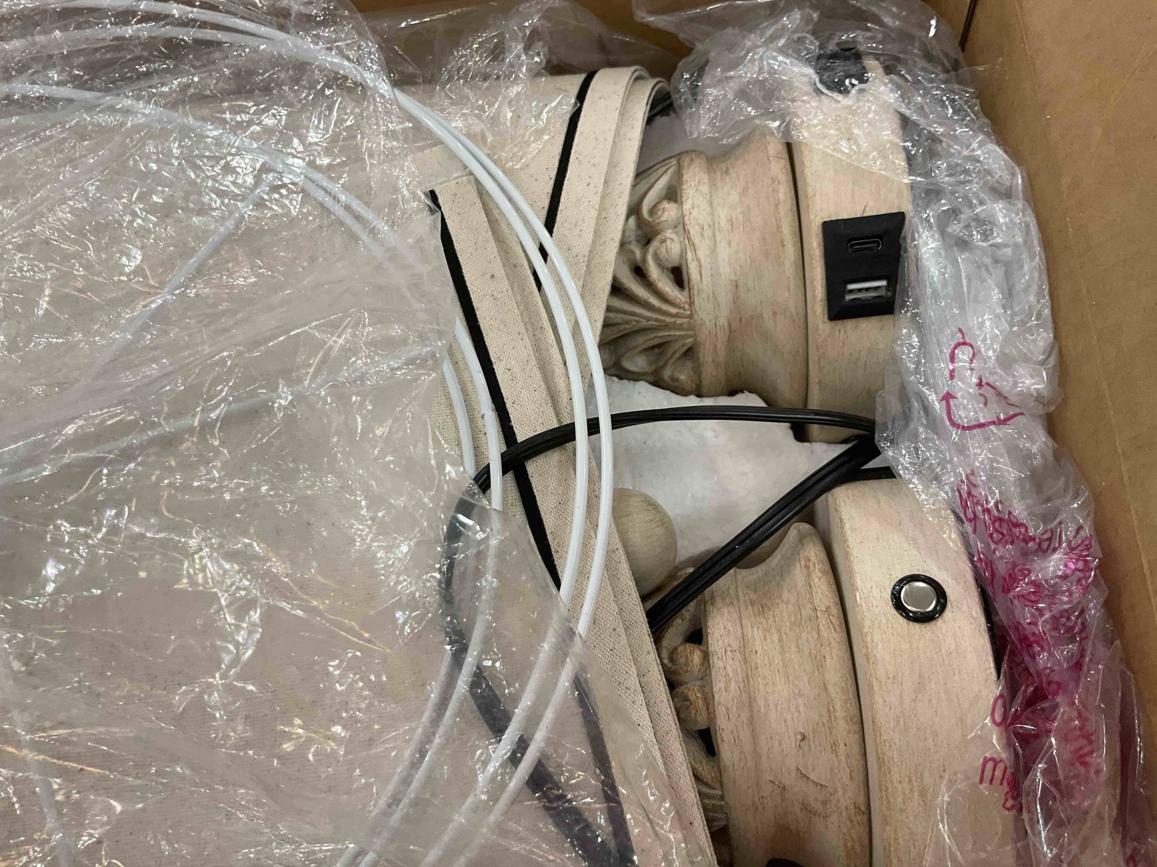 https://s3.amazonaws.com/lotting-images-prod/BargainHunt/EXS01599579_1719515688908.jpeg