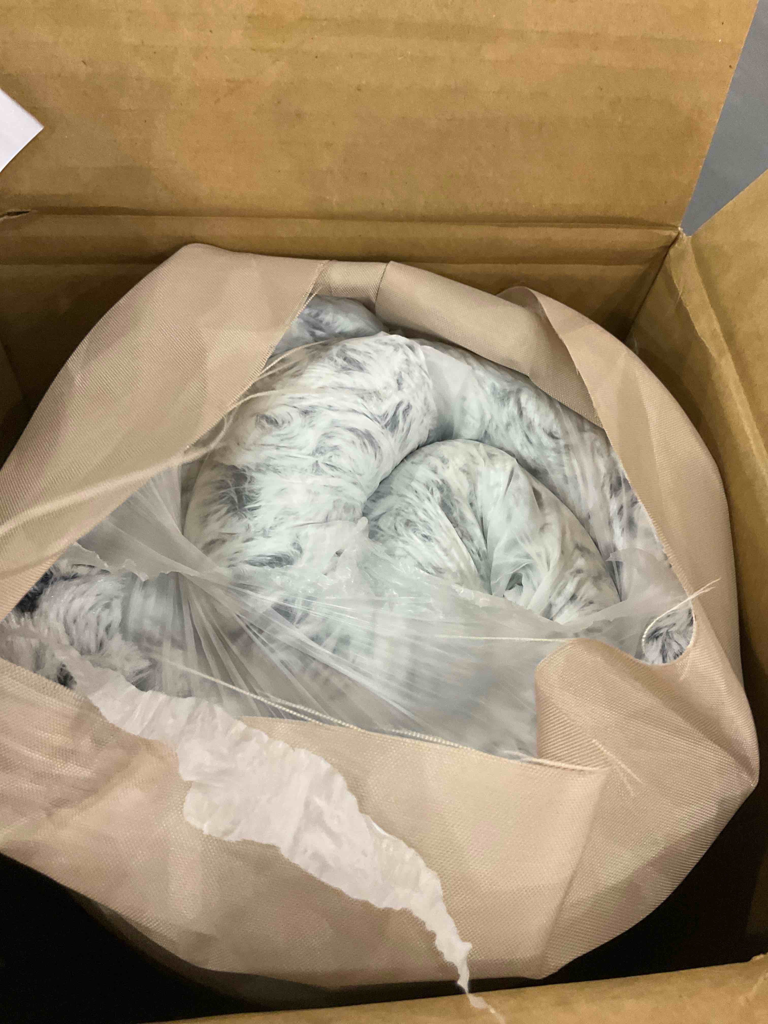 https://s3.amazonaws.com/lotting-images-prod/BargainHunt/EXS01599582_1719574840244.jpeg