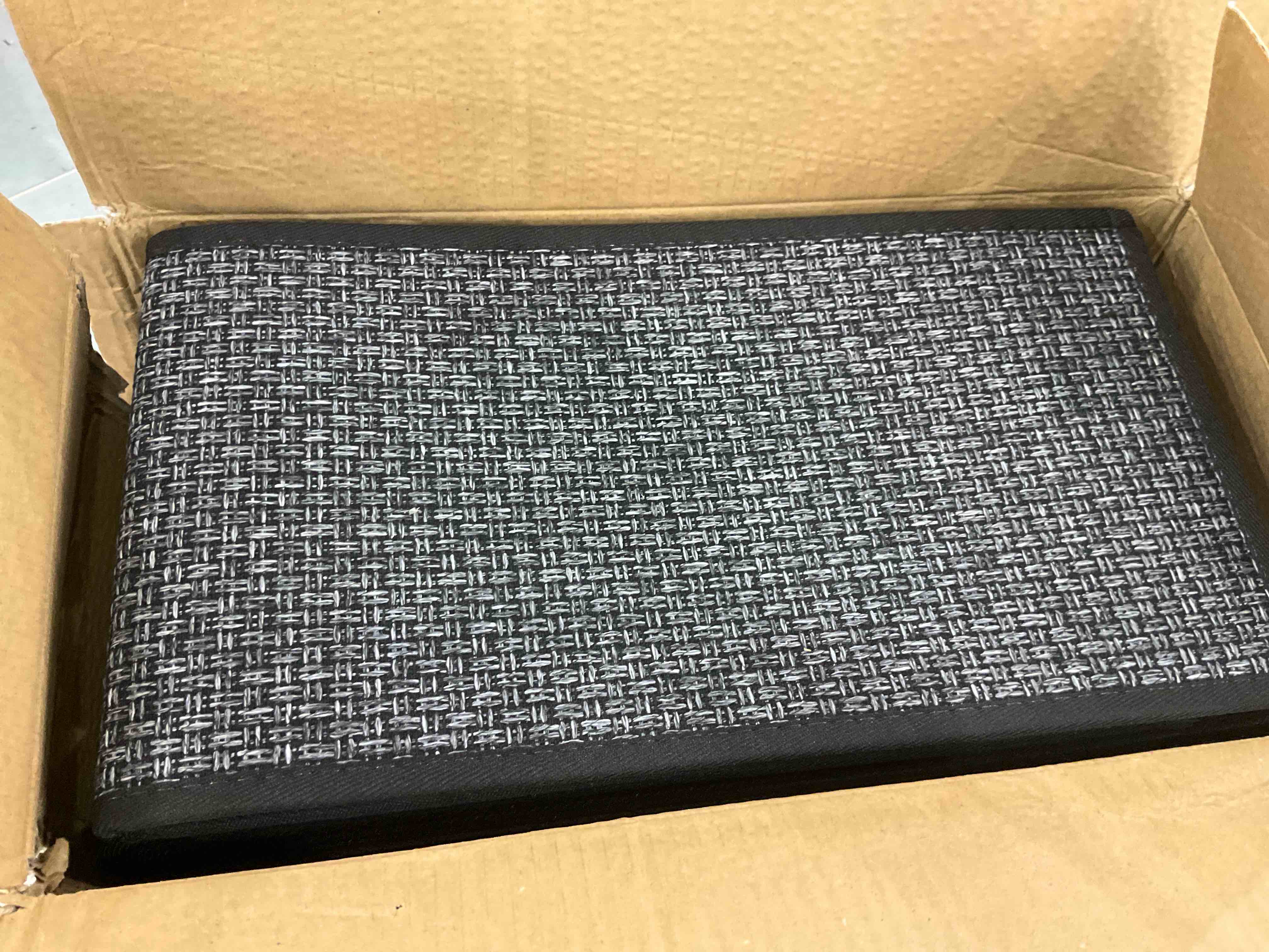 https://s3.amazonaws.com/lotting-images-prod/BargainHunt/EXS01599583_1719575375088.jpeg