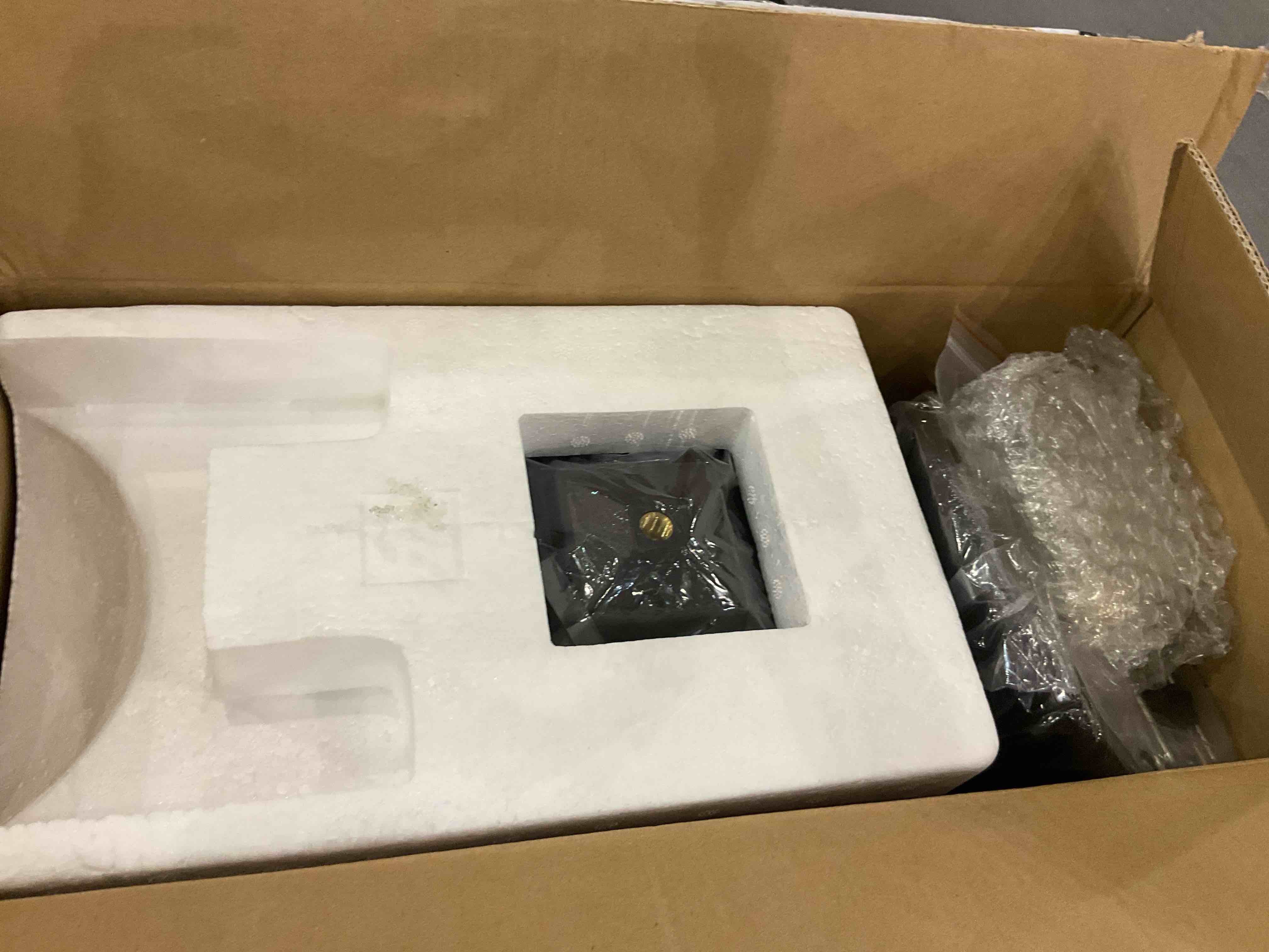 https://s3.amazonaws.com/lotting-images-prod/BargainHunt/EXS01599599_1719832912308.jpeg