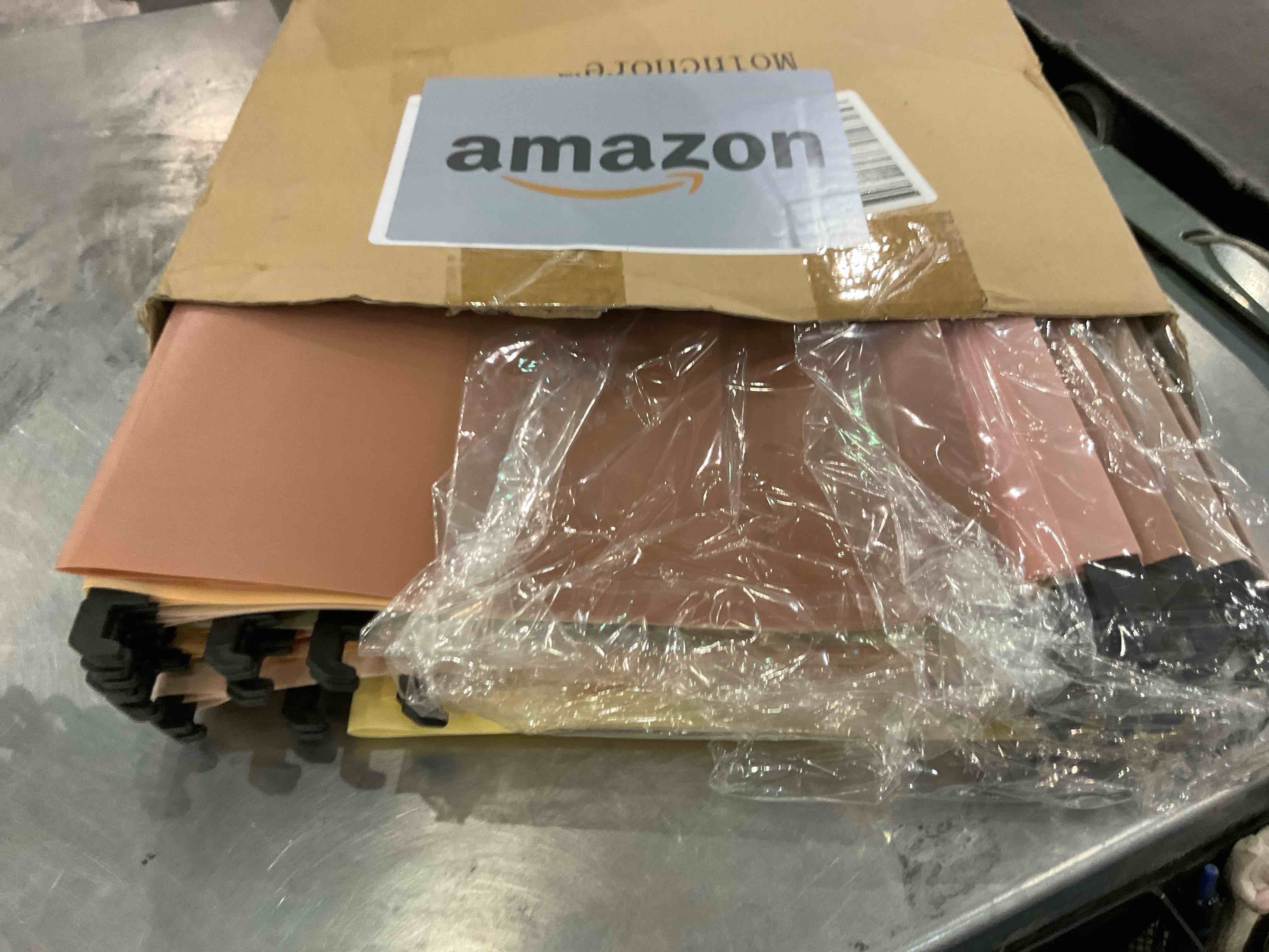 https://s3.amazonaws.com/lotting-images-prod/BargainHunt/EXS01599607_1719834155783.jpeg