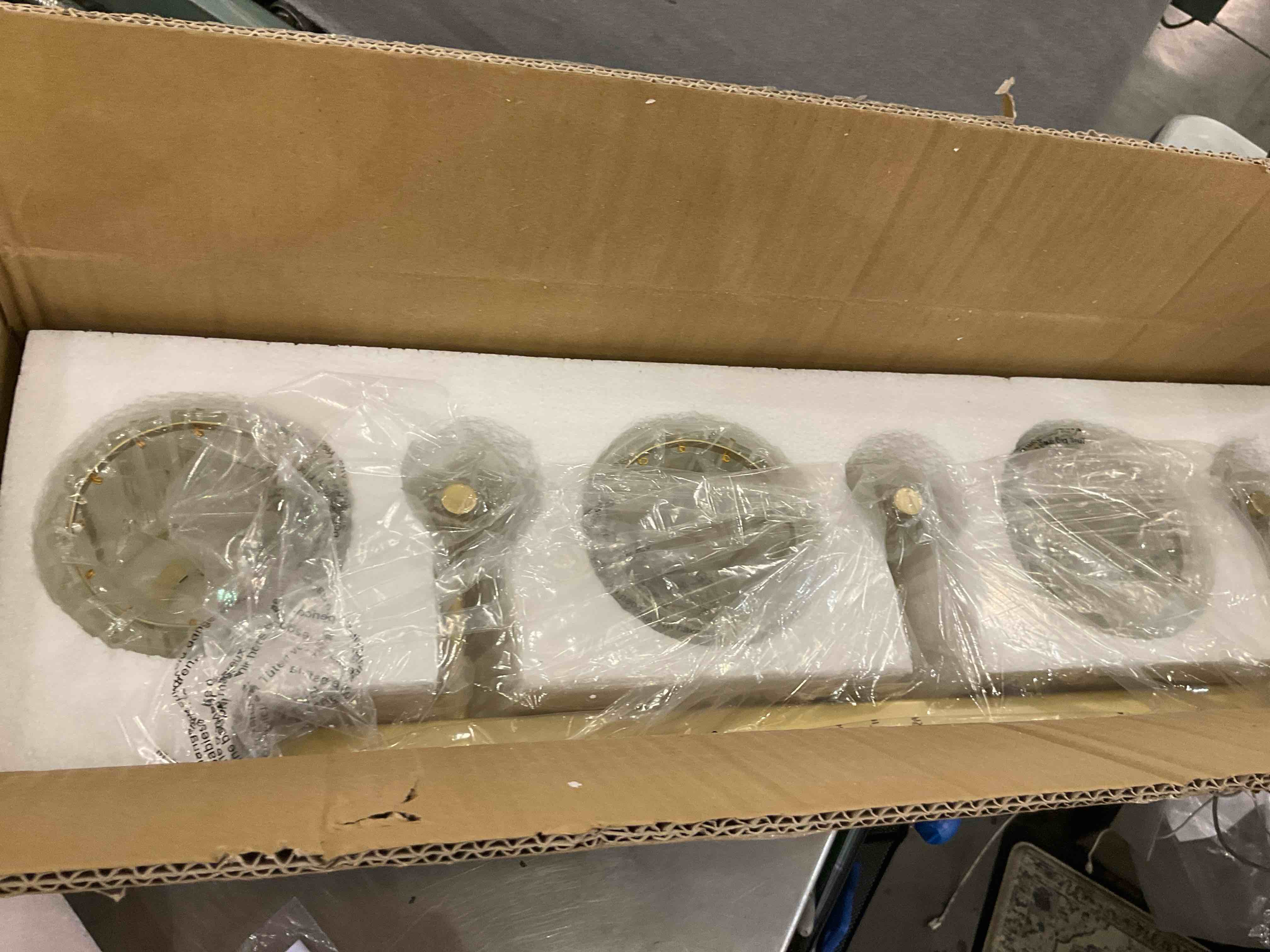 https://s3.amazonaws.com/lotting-images-prod/BargainHunt/EXS01599985_1720445785141.jpeg
