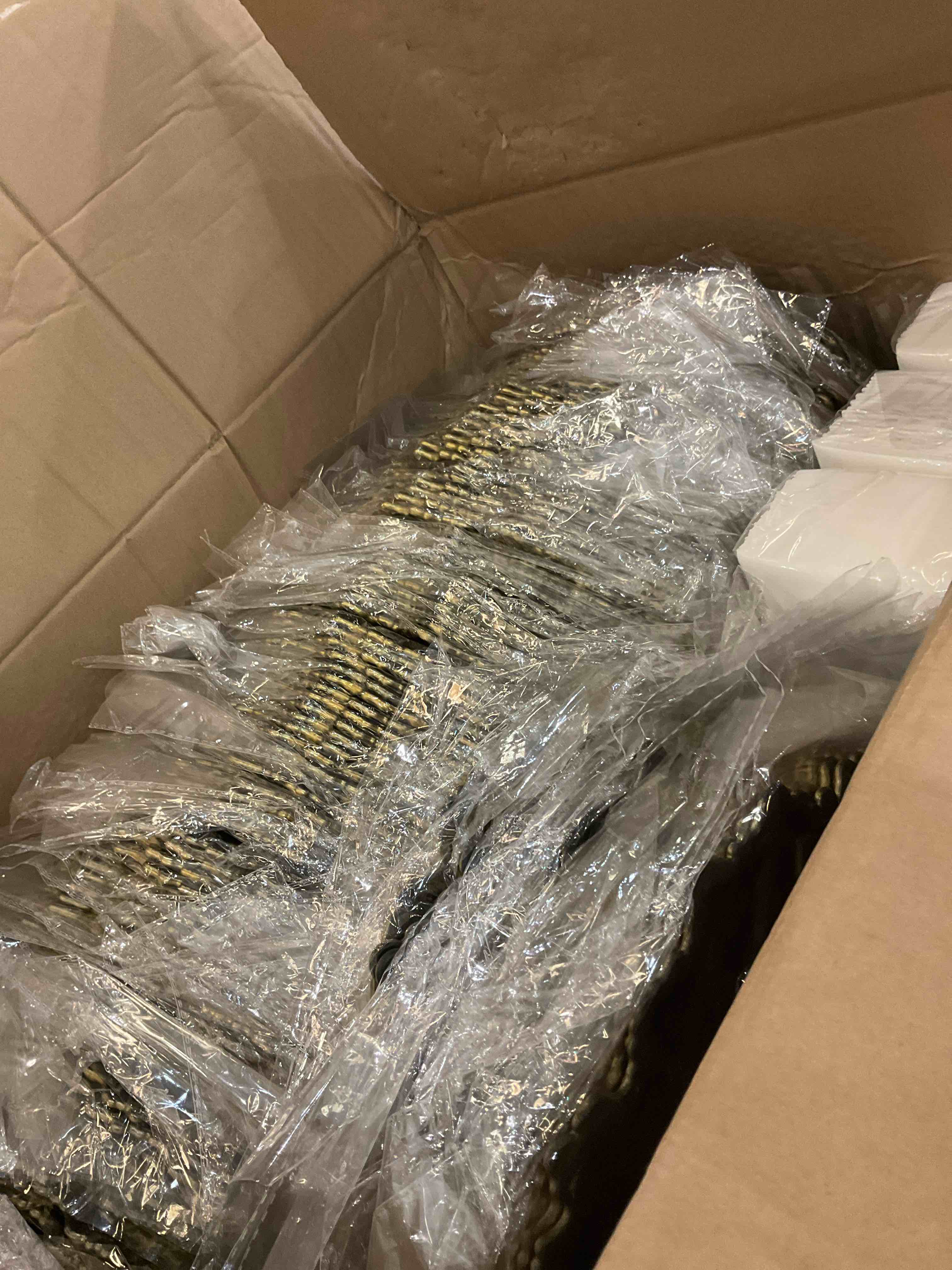 https://s3.amazonaws.com/lotting-images-prod/BargainHunt/EXS01603481_1724347825634.jpeg