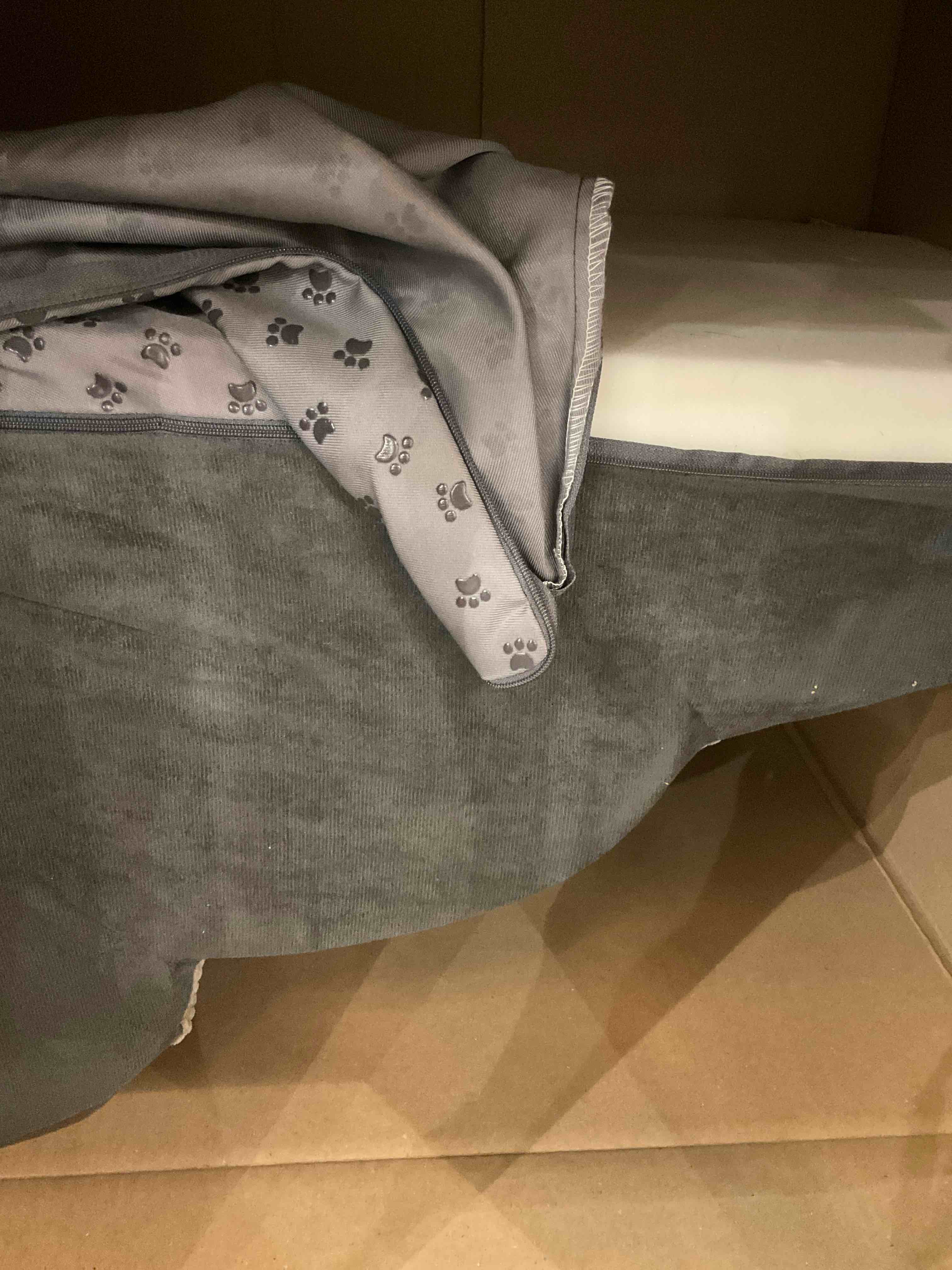 https://s3.amazonaws.com/lotting-images-prod/BargainHunt/EXS01603917_1723569821535.jpeg