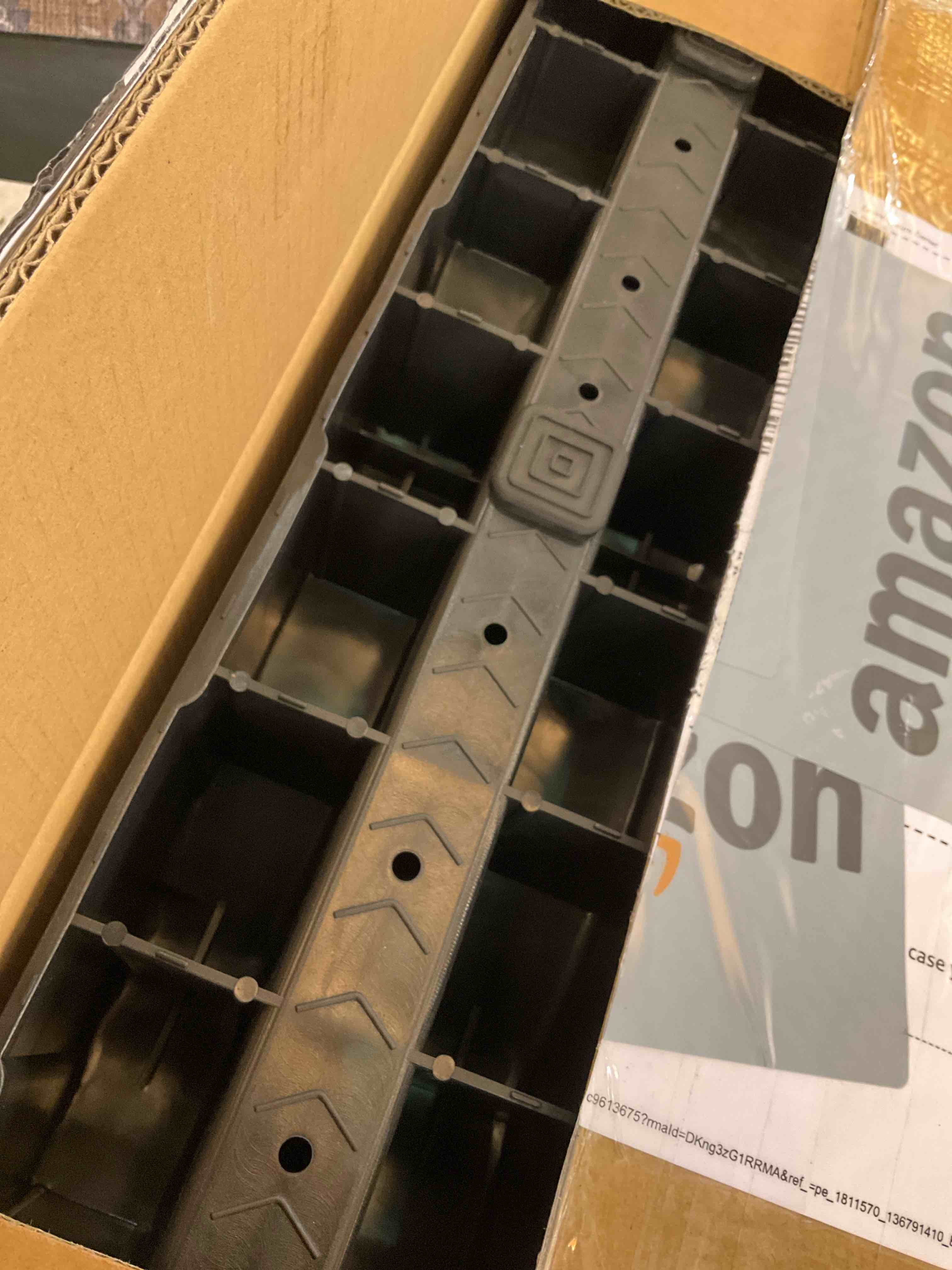 https://s3.amazonaws.com/lotting-images-prod/BargainHunt/EXS01604772_1724260736883.jpeg