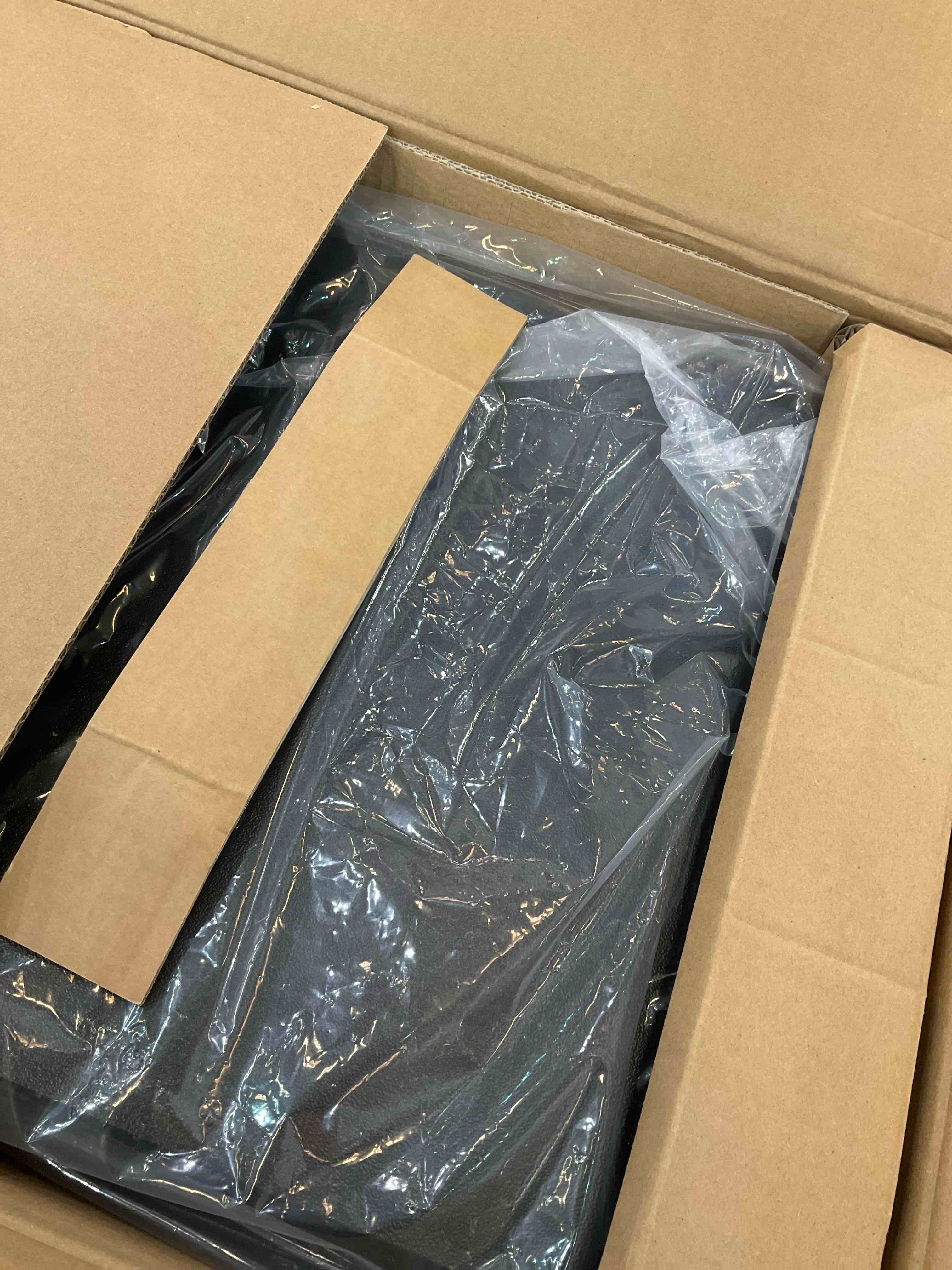 https://s3.amazonaws.com/lotting-images-prod/BargainHunt/EXS01604773_1724260889069.jpeg