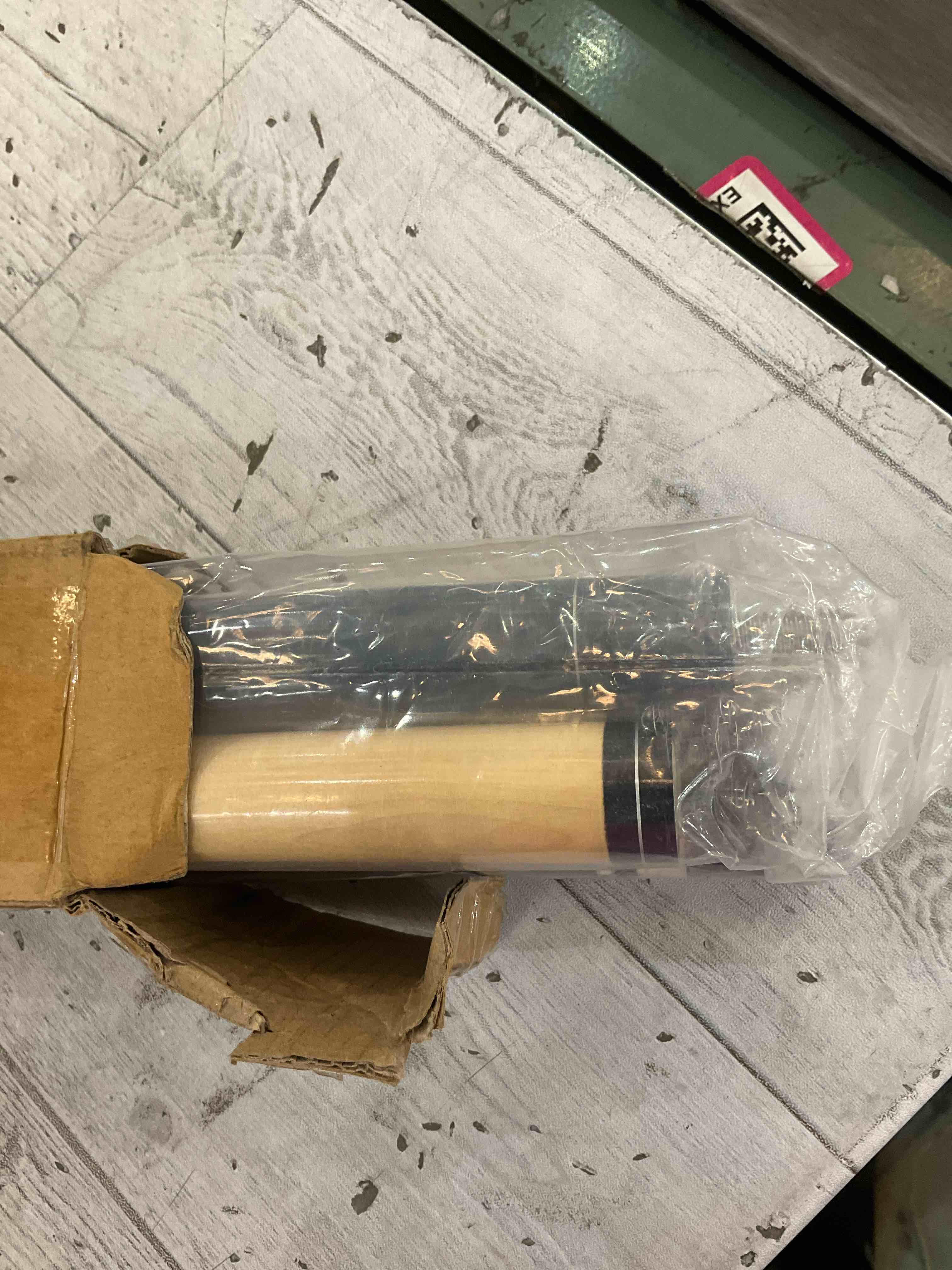 https://s3.amazonaws.com/lotting-images-prod/BargainHunt/EXS01604774_1724260993527.jpeg