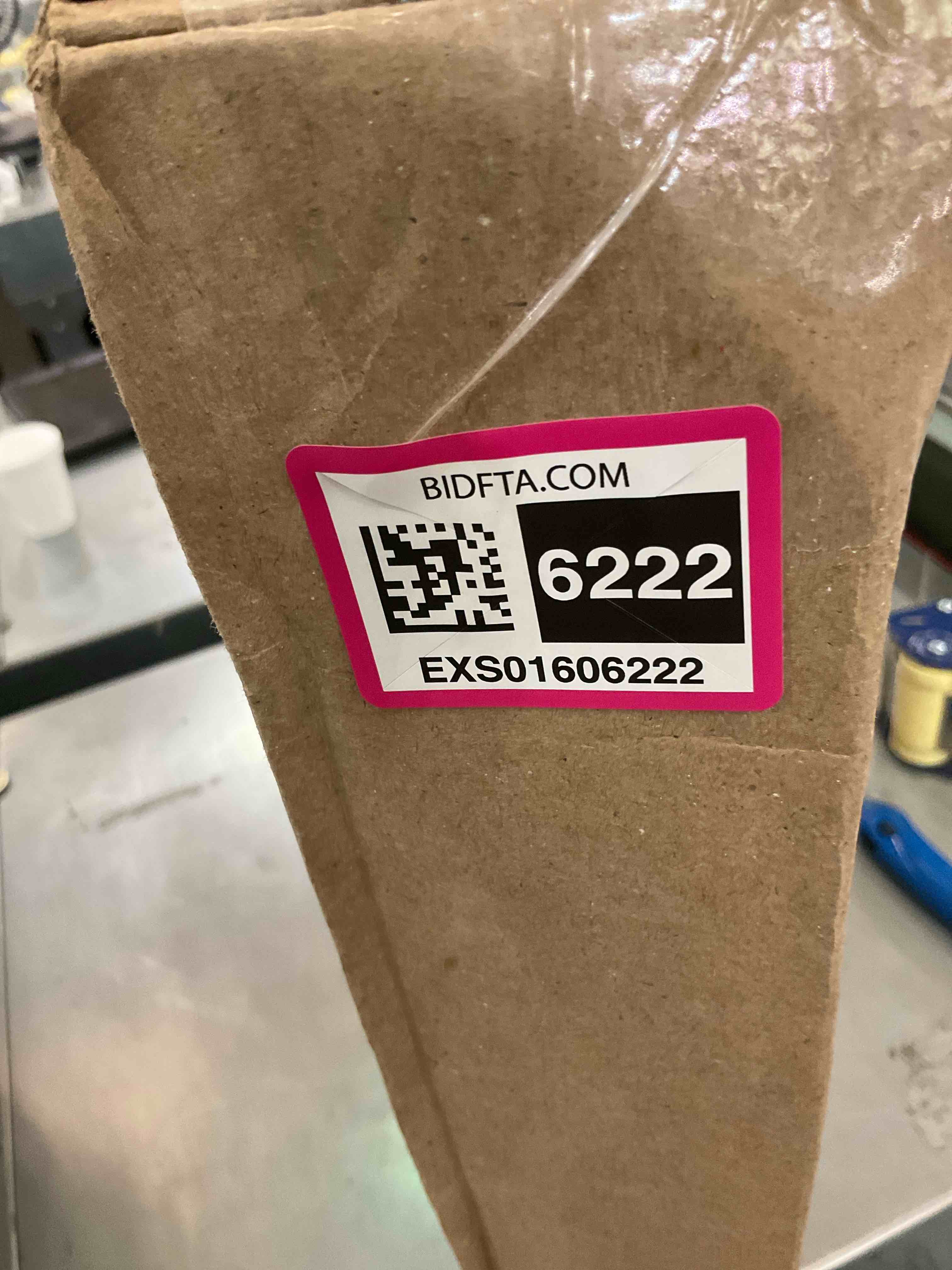 Dasiyoki 24-Inch Twirling Baton Spinning Dance Baton Metal Rhythmic Gymnastics Conducting Batons for Child in Majorette-Complete with 1 Dance Ribbon Rainbow Streamer (White,1 Pack)