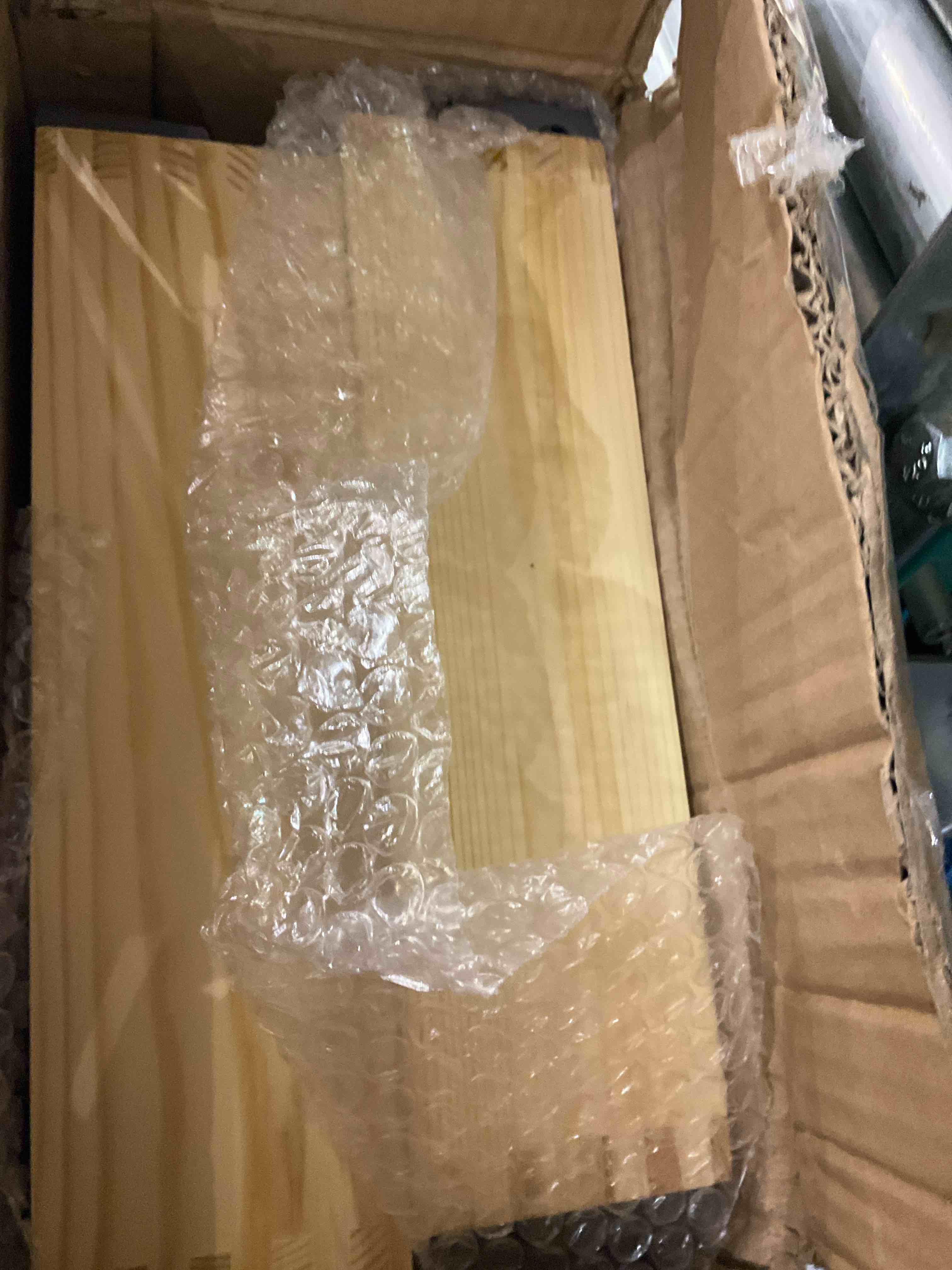 https://s3.amazonaws.com/lotting-images-prod/BargainHunt/EXS01608708_1724420435462.jpeg
