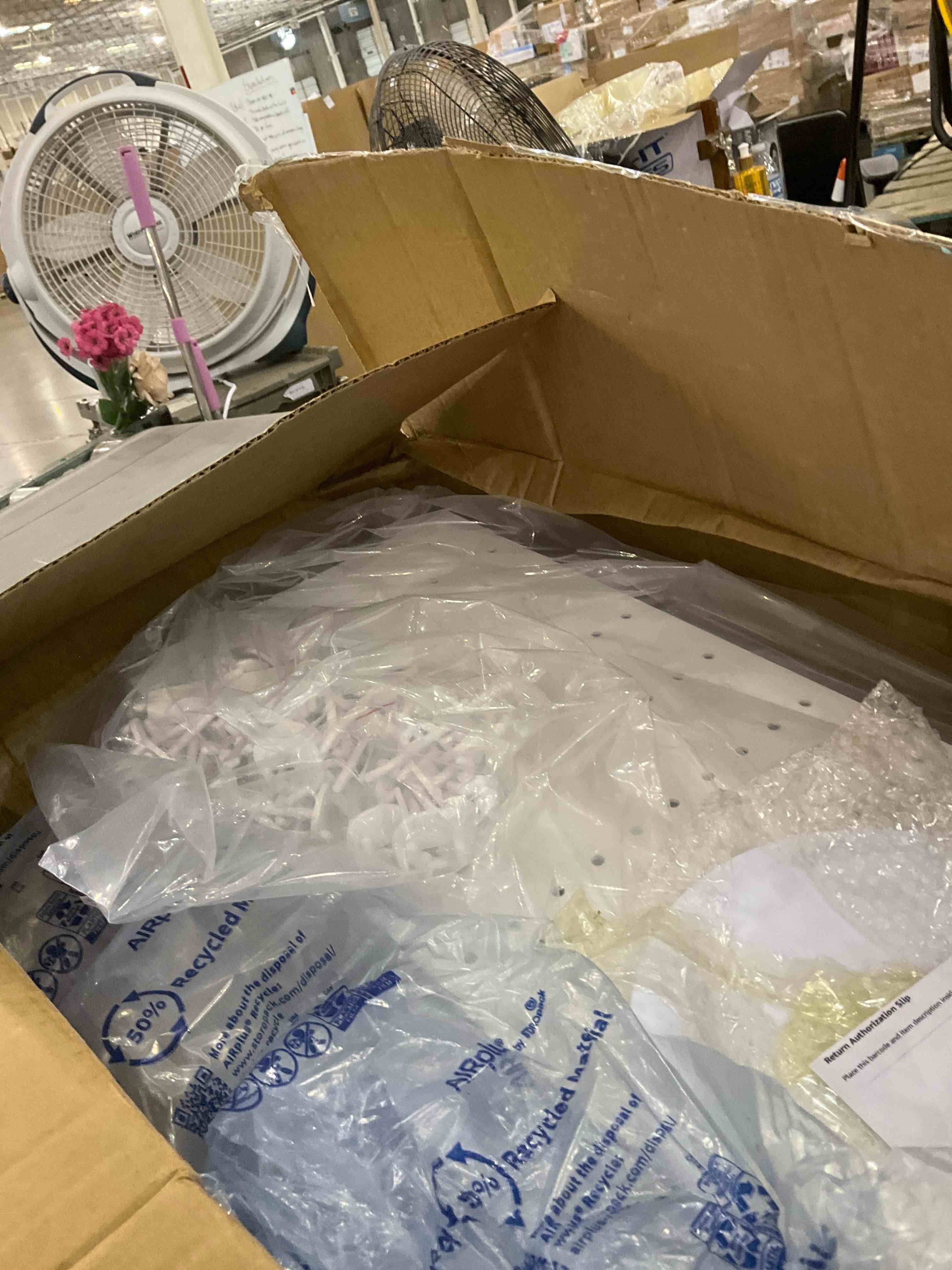 https://s3.amazonaws.com/lotting-images-prod/BargainHunt/EXS01609907_1723642766392.jpeg