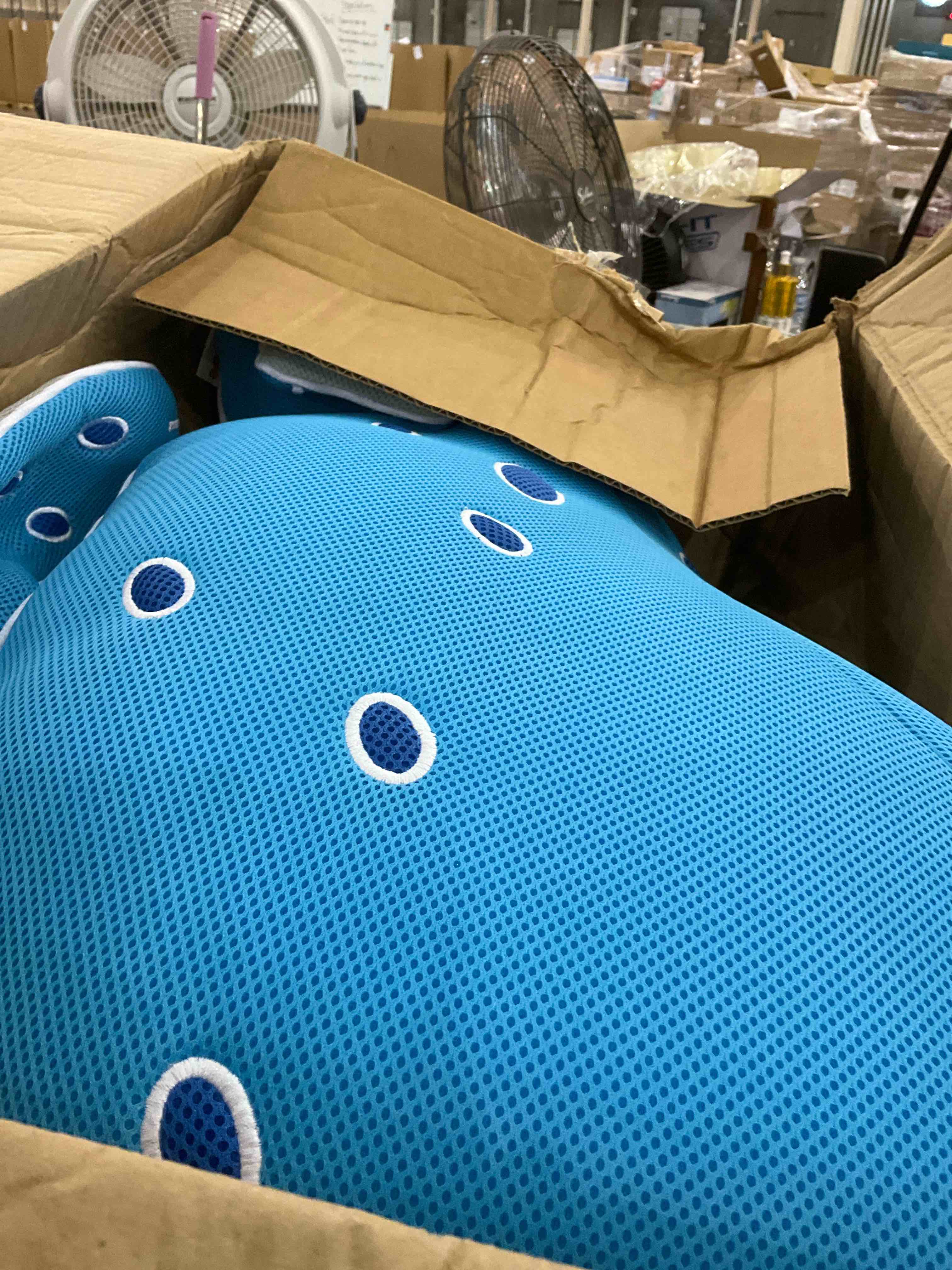 https://s3.amazonaws.com/lotting-images-prod/BargainHunt/EXS01609915_1723643550033.jpeg
