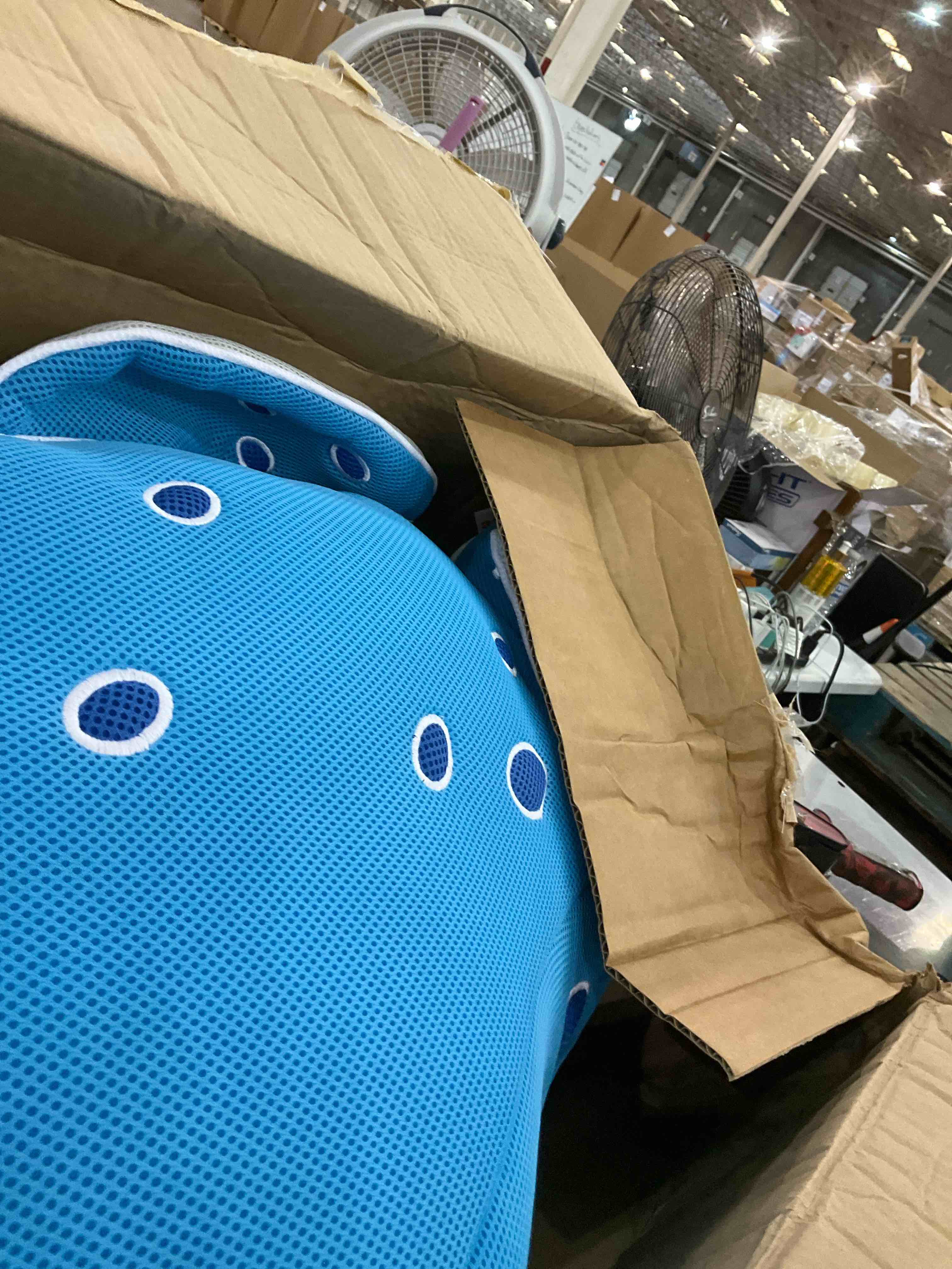 https://s3.amazonaws.com/lotting-images-prod/BargainHunt/EXS01609915_1723643552728.jpeg