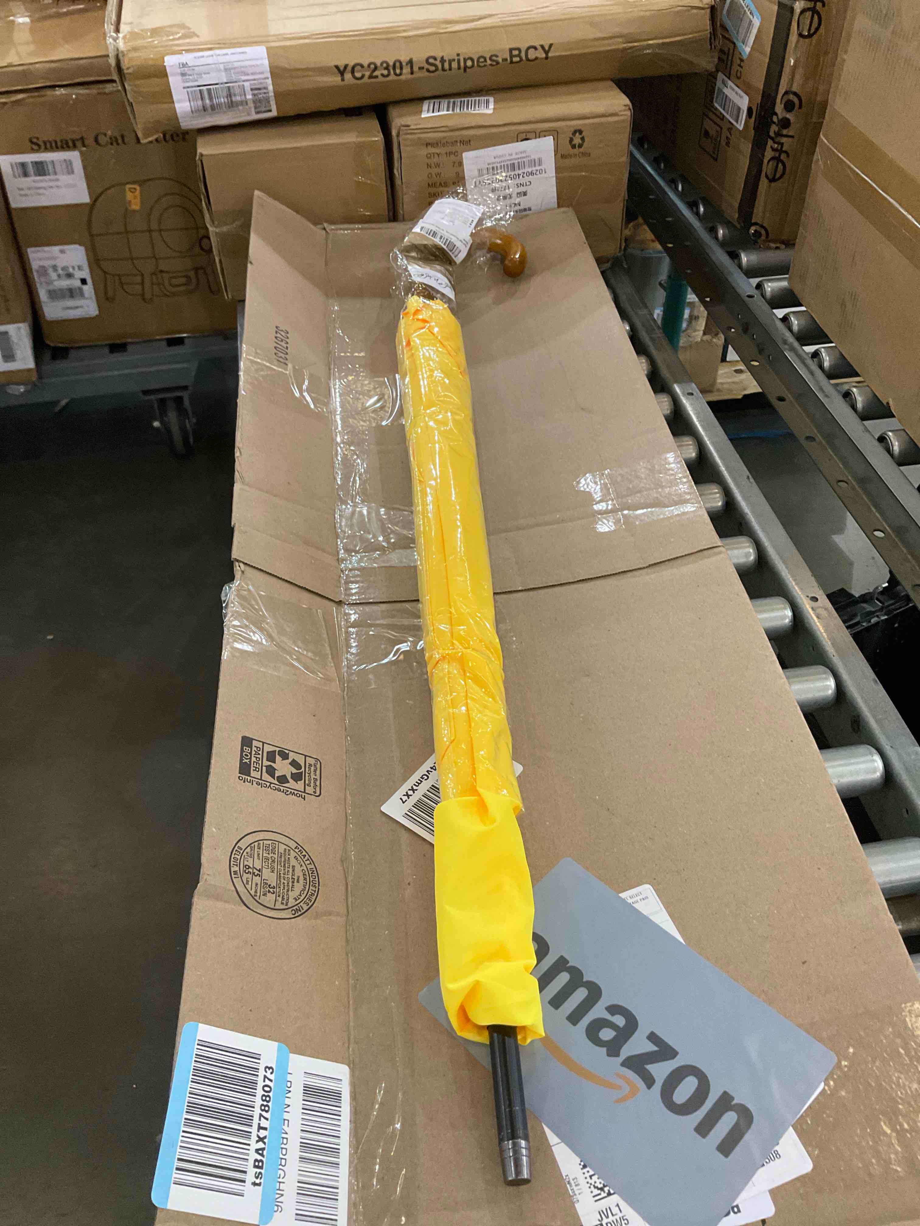 Royal Walk Windproof Large Umbrella for Rain 54 Inch Automatic Open for 2 Persons Wind Resistant Big Golf Umbrellas for Adult Men Women Classic Wooden Handle Fast Drying Strong 16 Ribs Travel 120cm (Yellow)