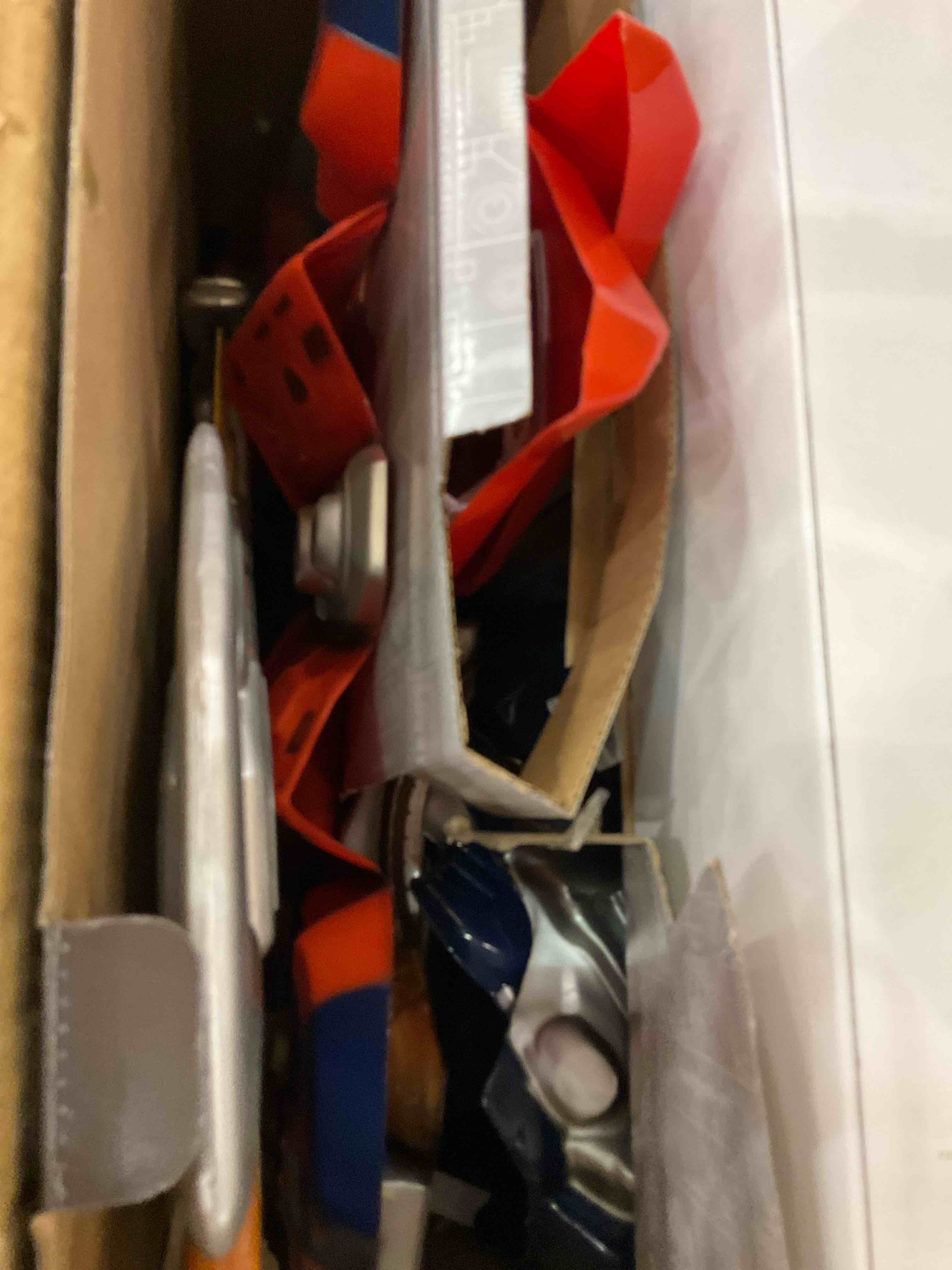 https://s3.amazonaws.com/lotting-images-prod/BargainHunt/EXS01622097_1723224557428.jpeg