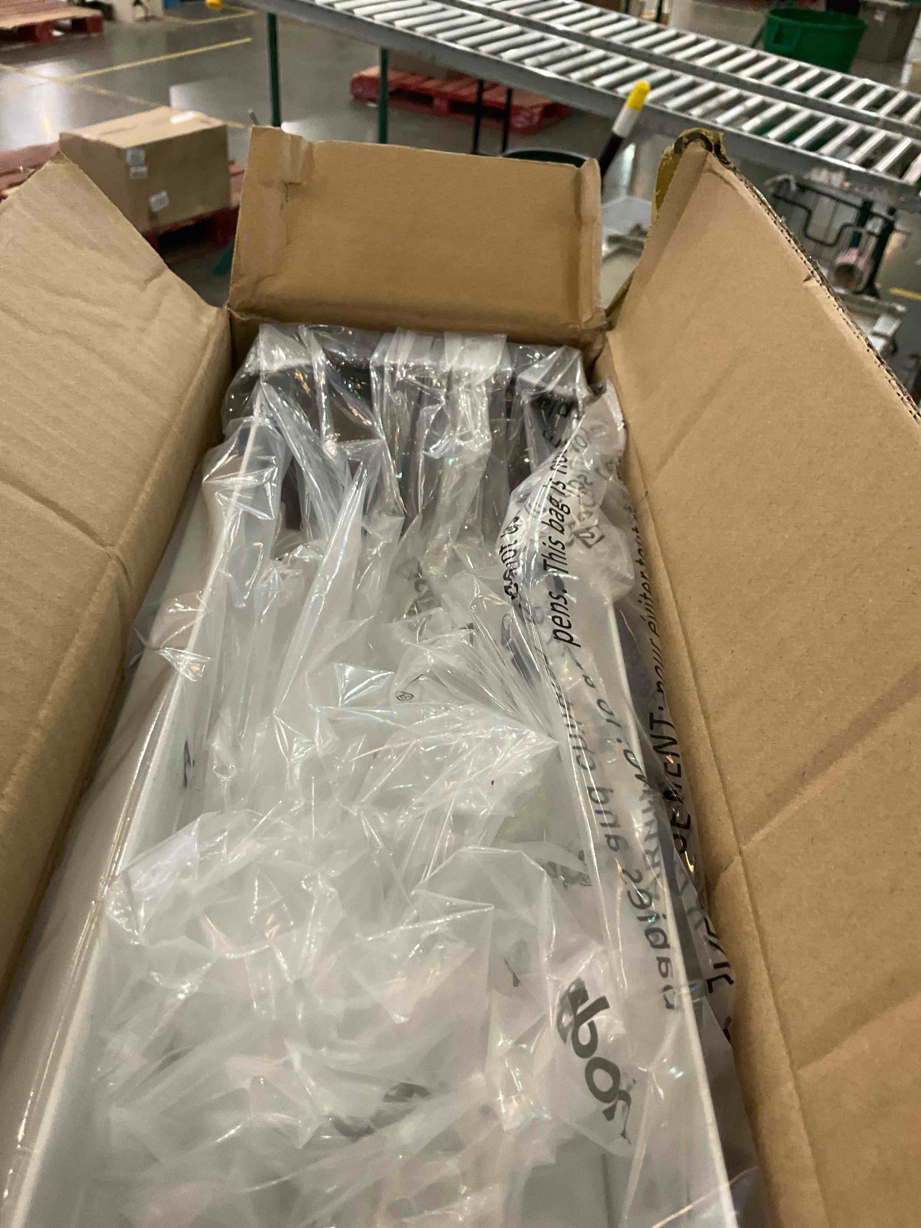 https://s3.amazonaws.com/lotting-images-prod/BargainHunt/EXS01623341_1724173565193.jpeg