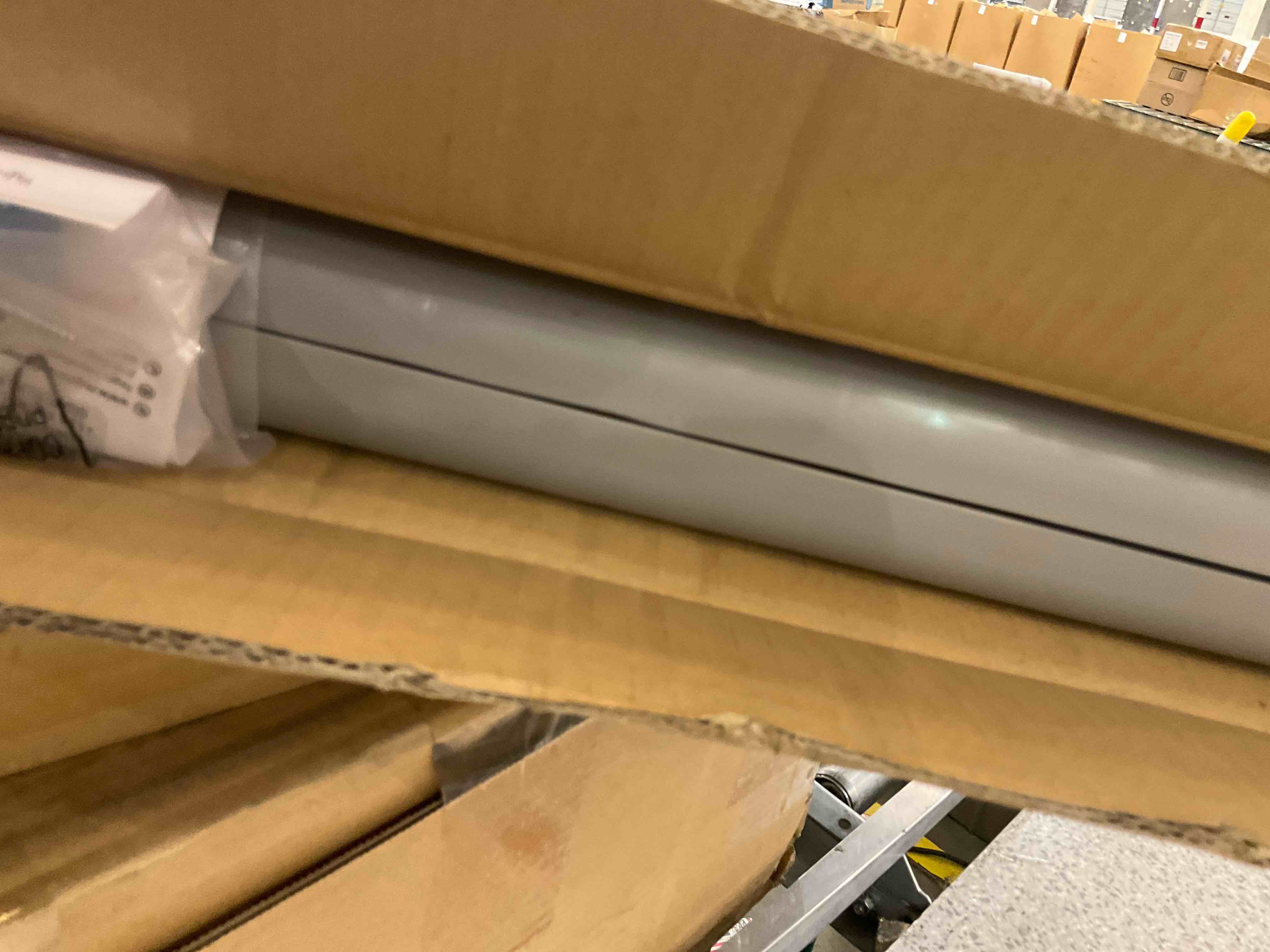 https://s3.amazonaws.com/lotting-images-prod/BargainHunt/EXS01623349_1724174519745.jpeg