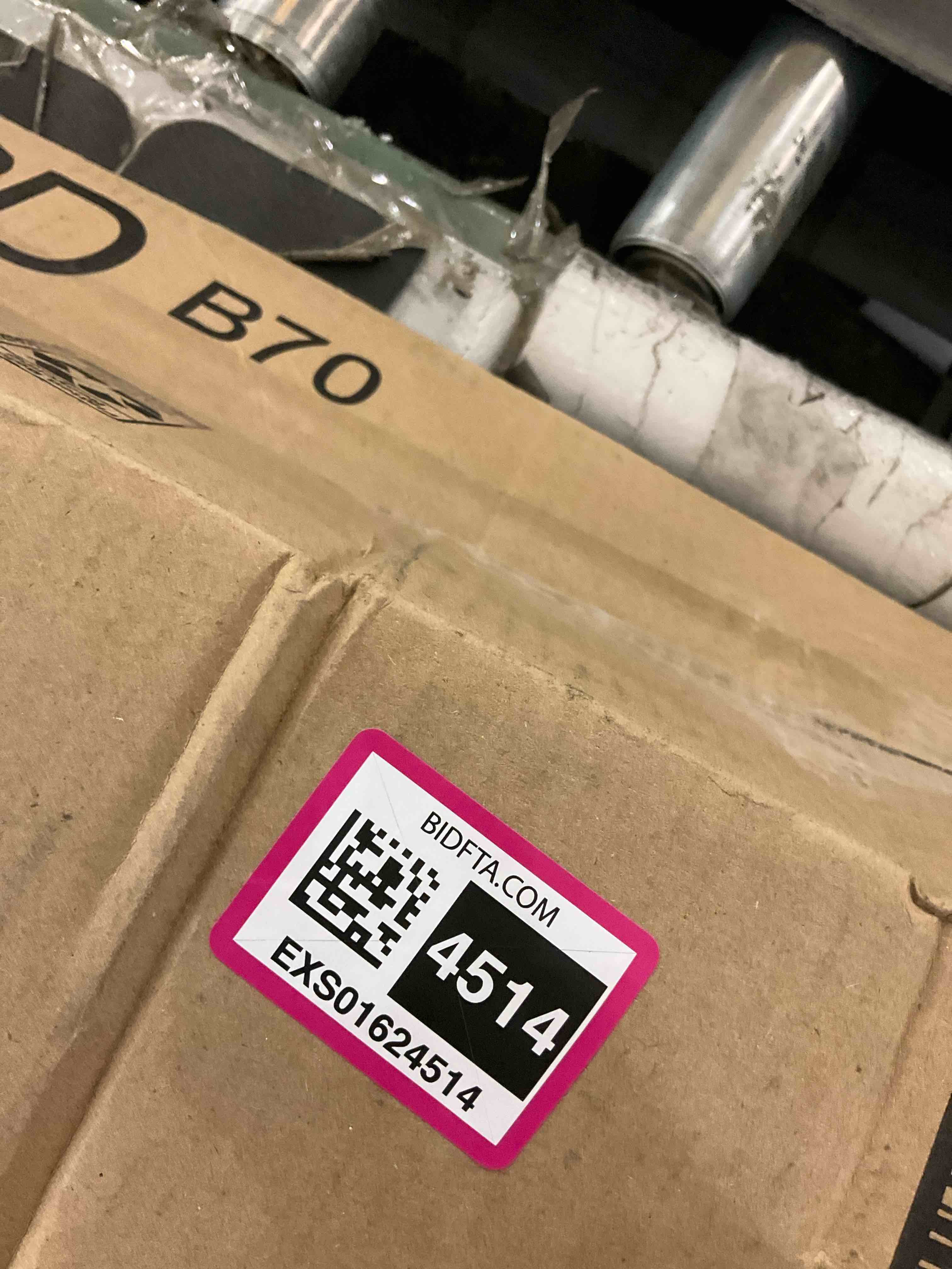 https://s3.amazonaws.com/lotting-images-prod/BargainHunt/EXS01624514_1722864997880.jpeg