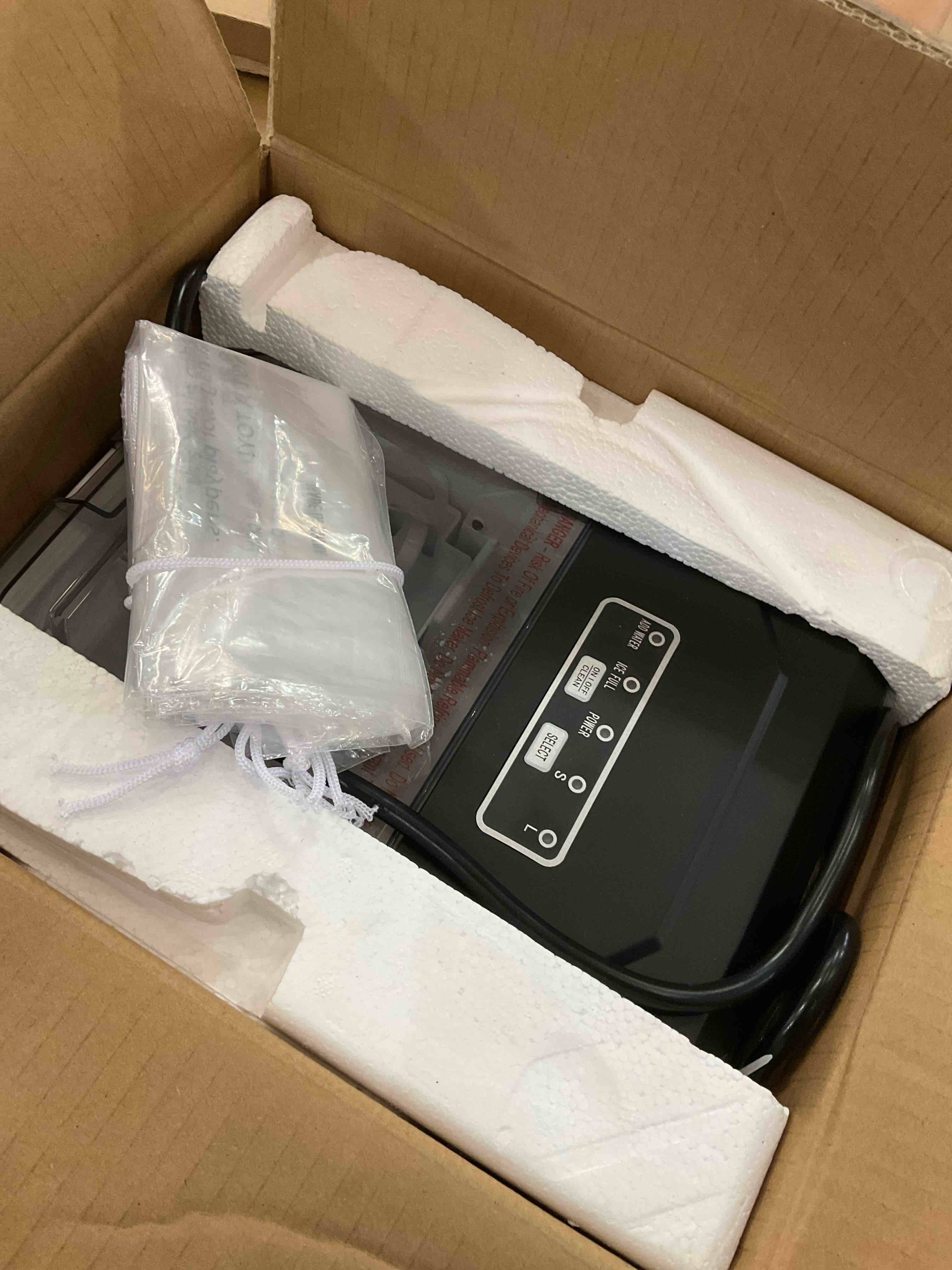 https://s3.amazonaws.com/lotting-images-prod/BargainHunt/EXS01625019_1724353070541.jpeg